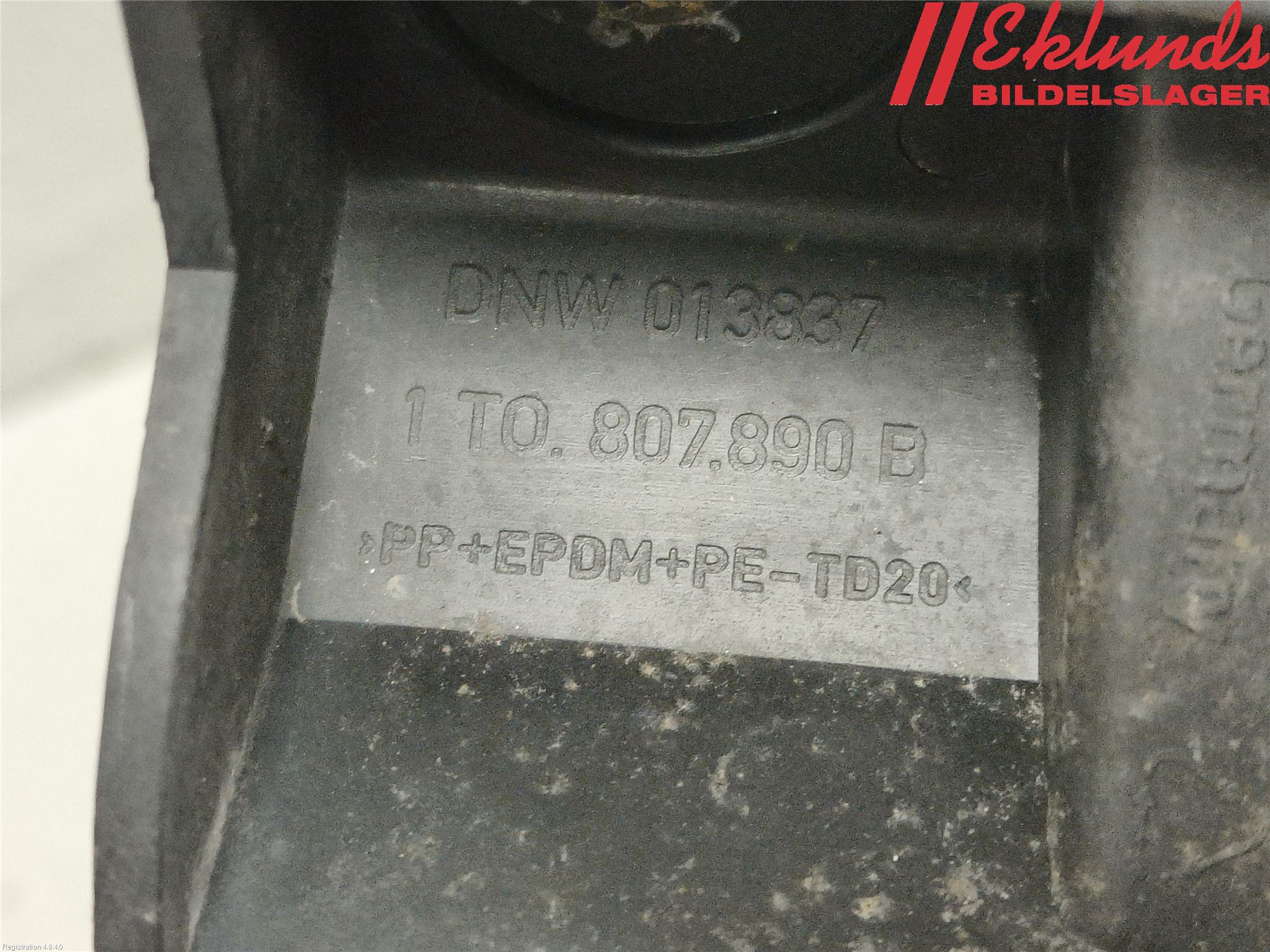 Volkswagen VW CADDY      04-10 Stötfångarfäste Fram Hö