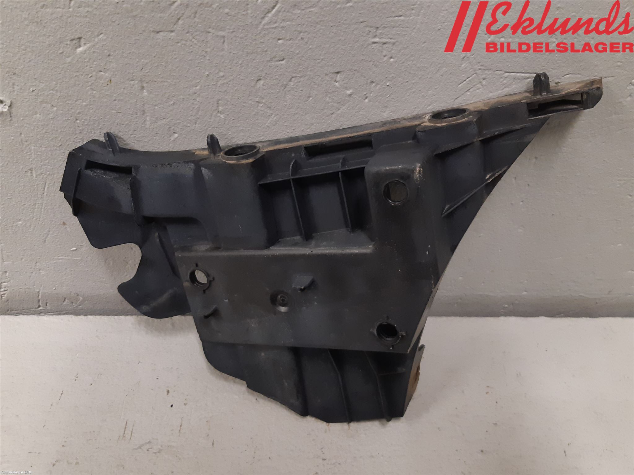 Volvo V70 08-13 Stötfångarfäste Fram Hö