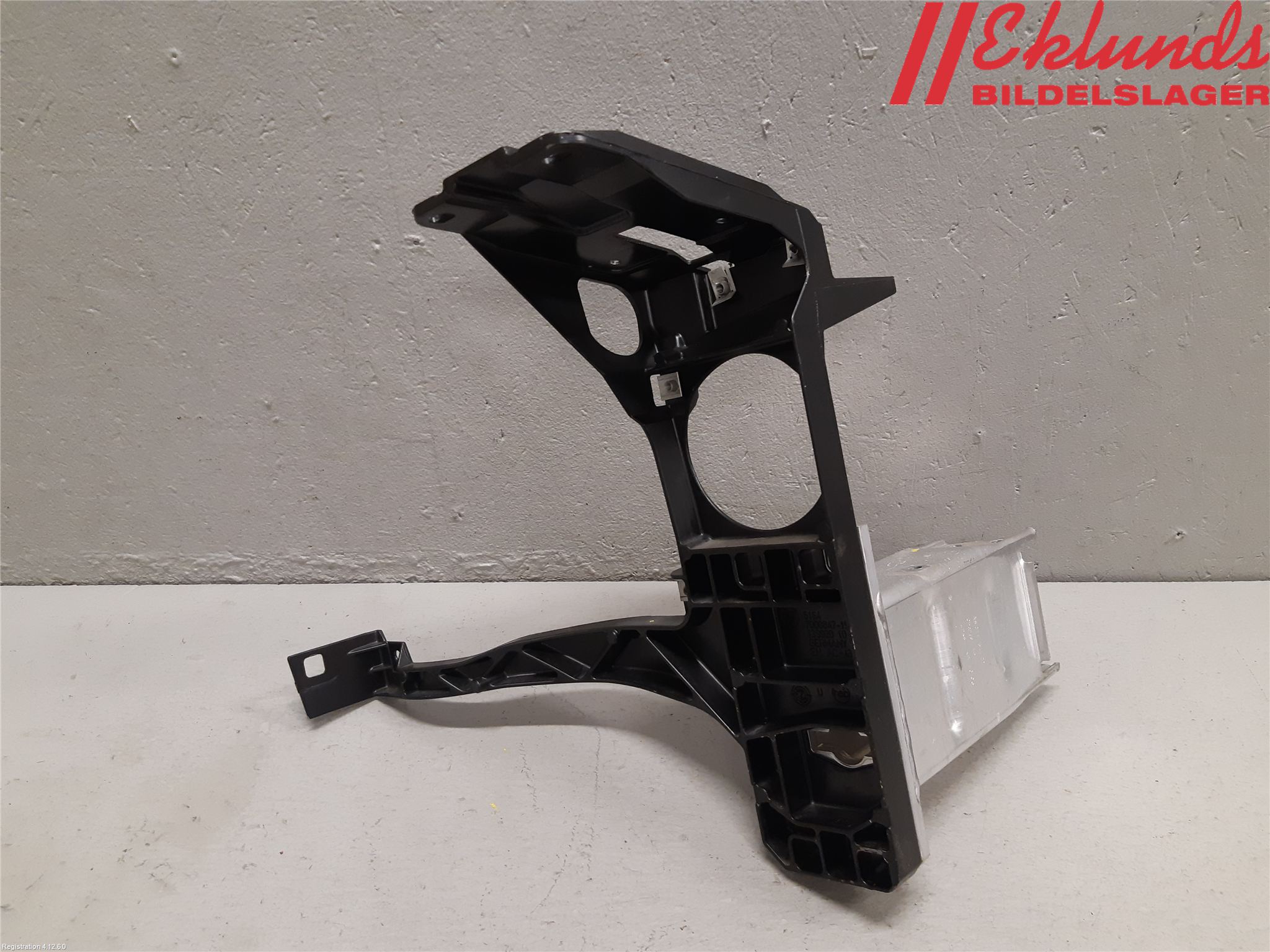 BMW 6 E63/64    02-10 Frontplåt