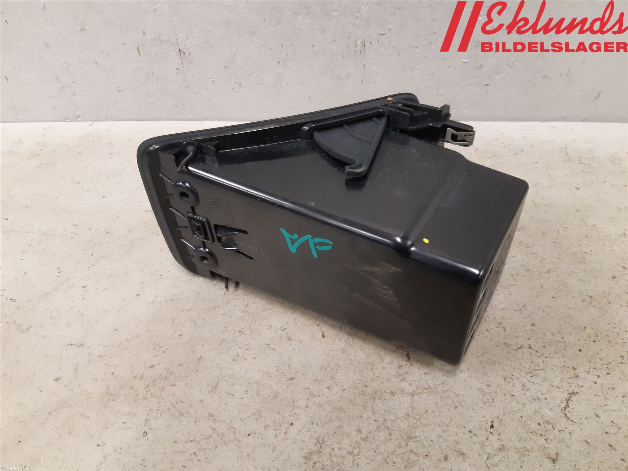 Volvo XC90/RECHARGE 16- Instrumentbräda Förvaringsfack