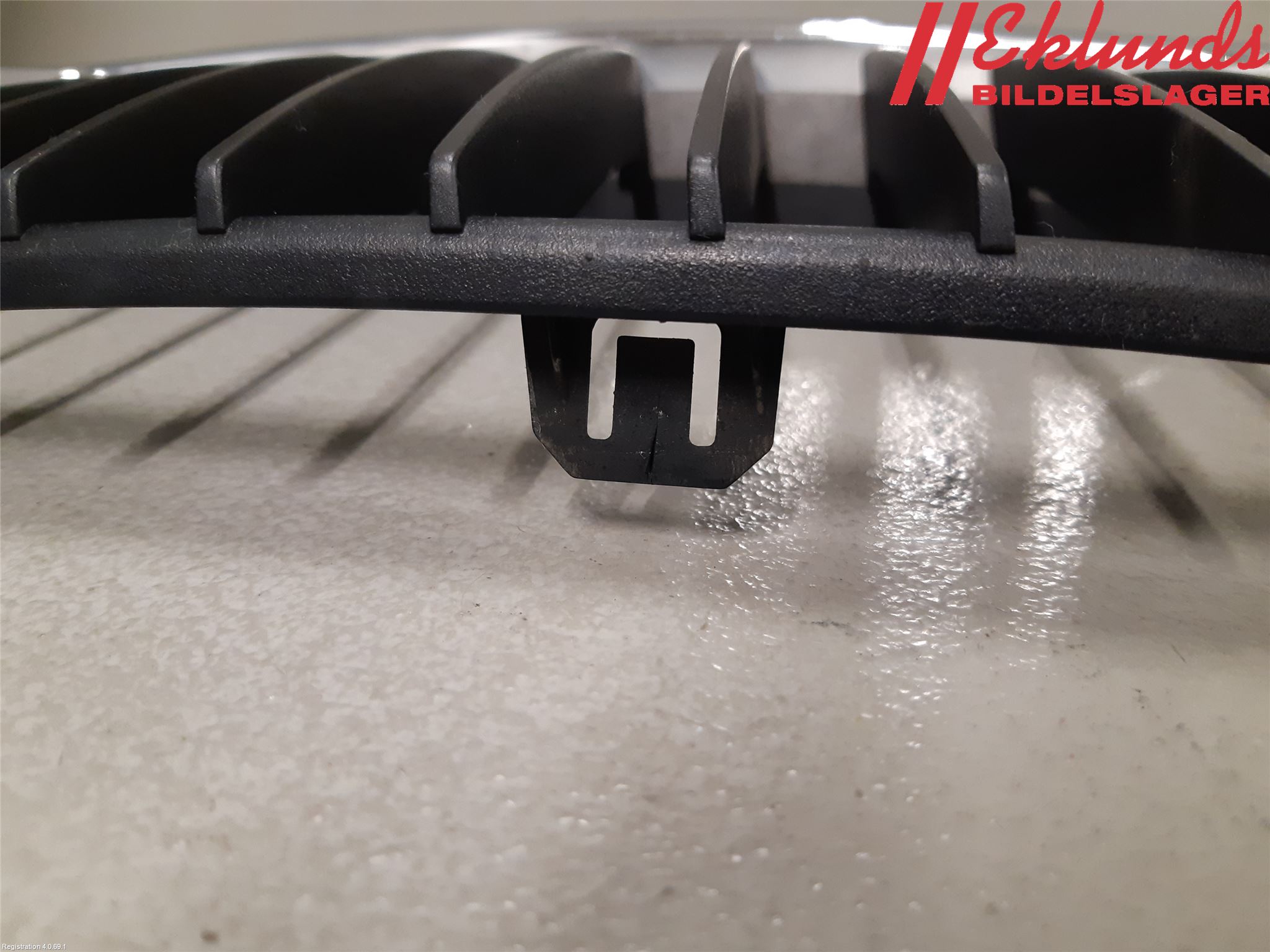 BMW 3 E90/91 SED/TOU 05-12 Grilldel Höger