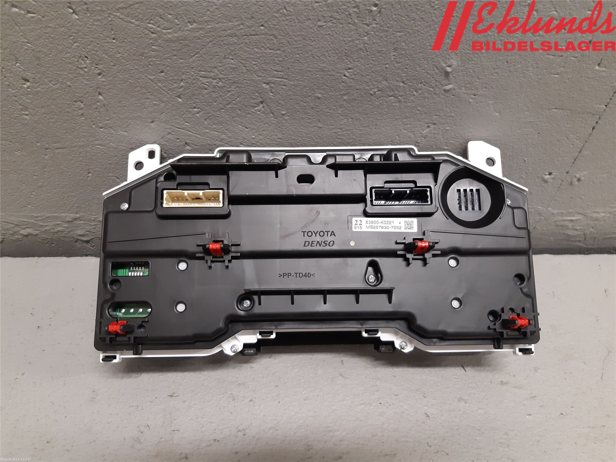 Toyota YARIS XP21 20- Instrument Komb