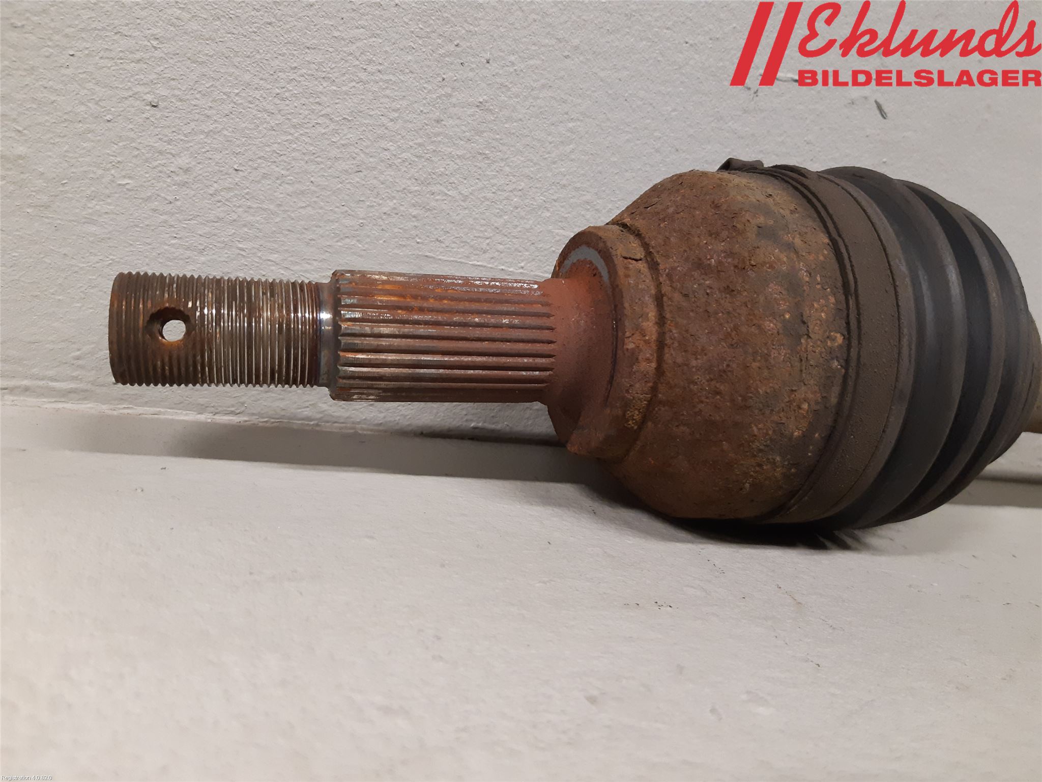 Nissan QASHQAI+2  08-10 Drivaxel Fram Höger