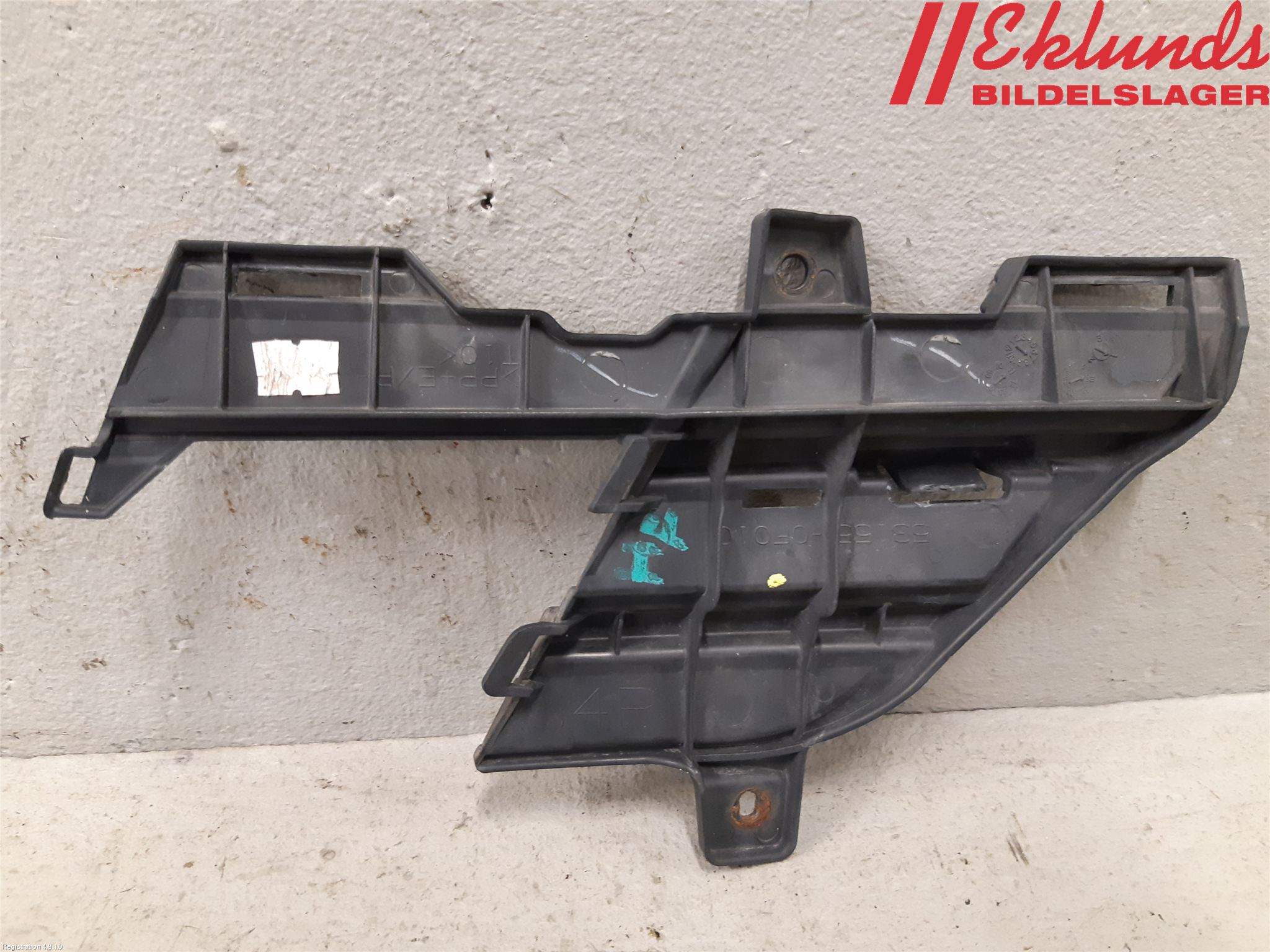 Toyota VERSO 09-18 Grilldel Höger