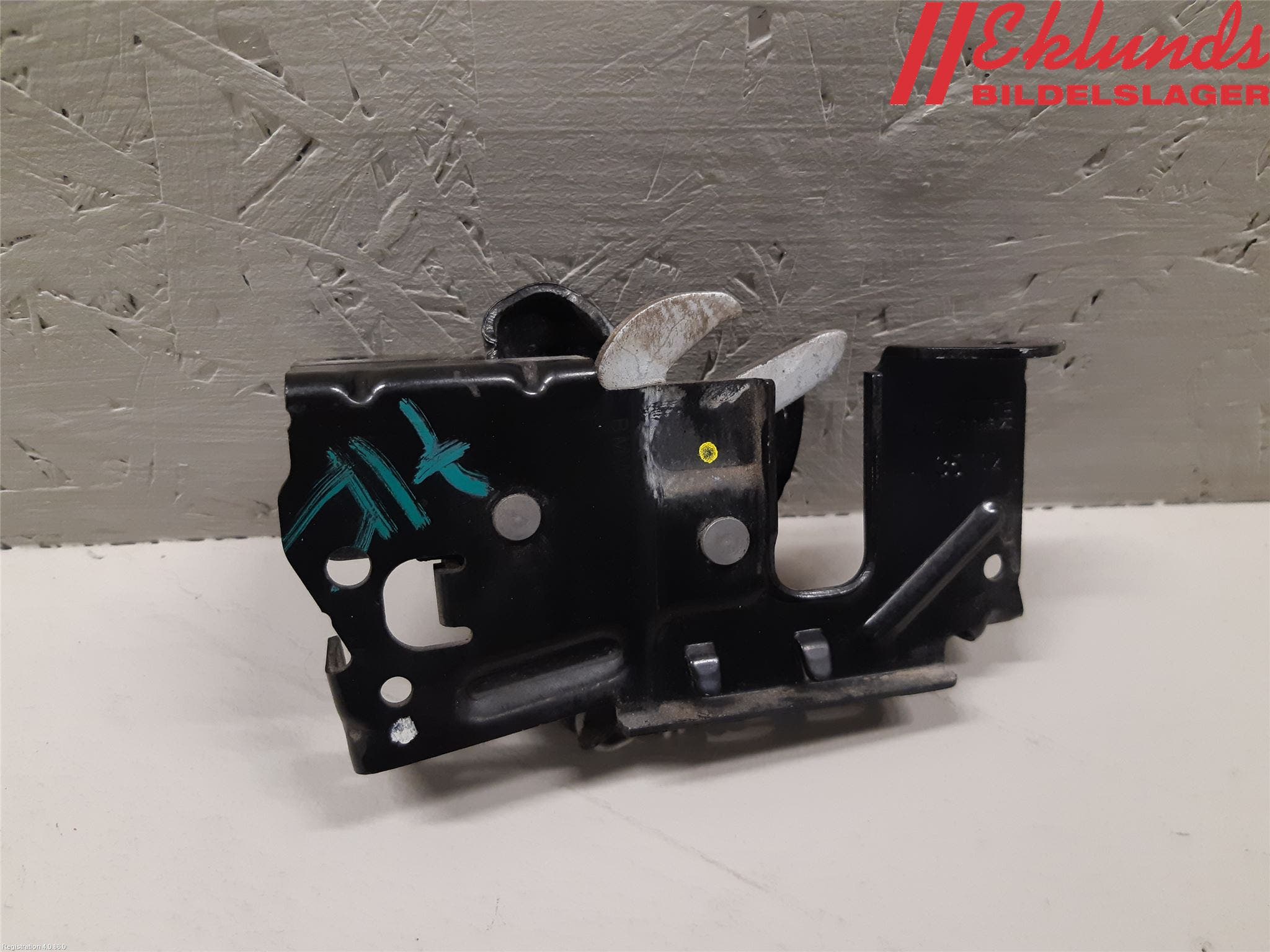 BMW 3 F30/F31/F80 12-19 Huvlås