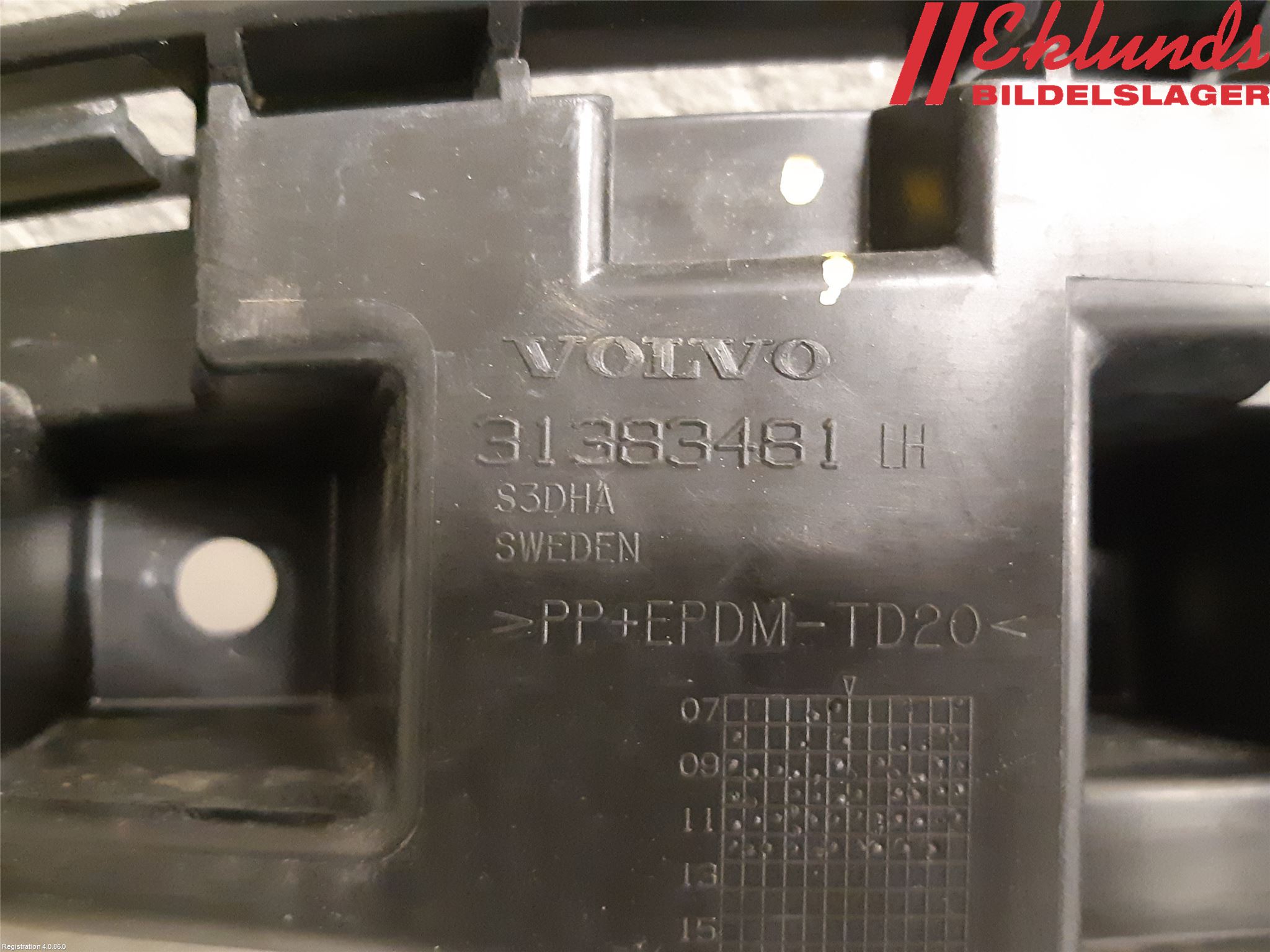 Volvo XC60 09-13 Stötfångarfäste Bak Vä