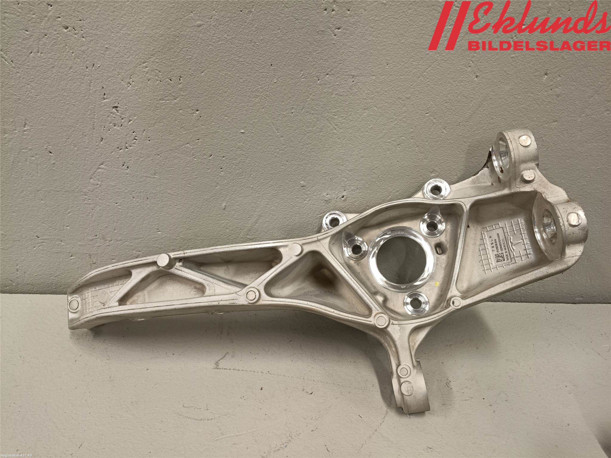 Tesla MODEL Y 21- Styrspindel Lagerhus Hö