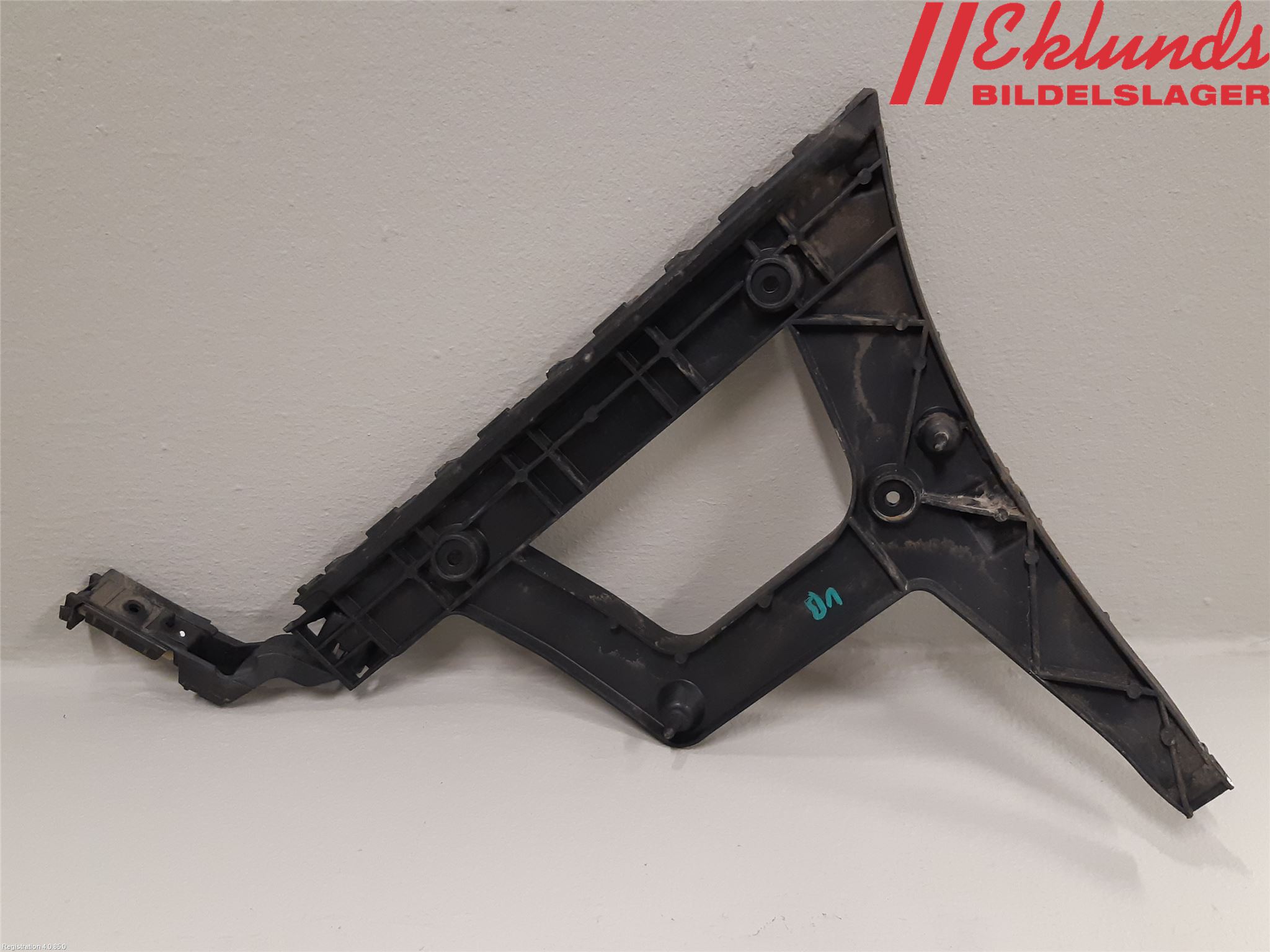 Audi A4 12-15 Stötfångarfäste Bak Vä