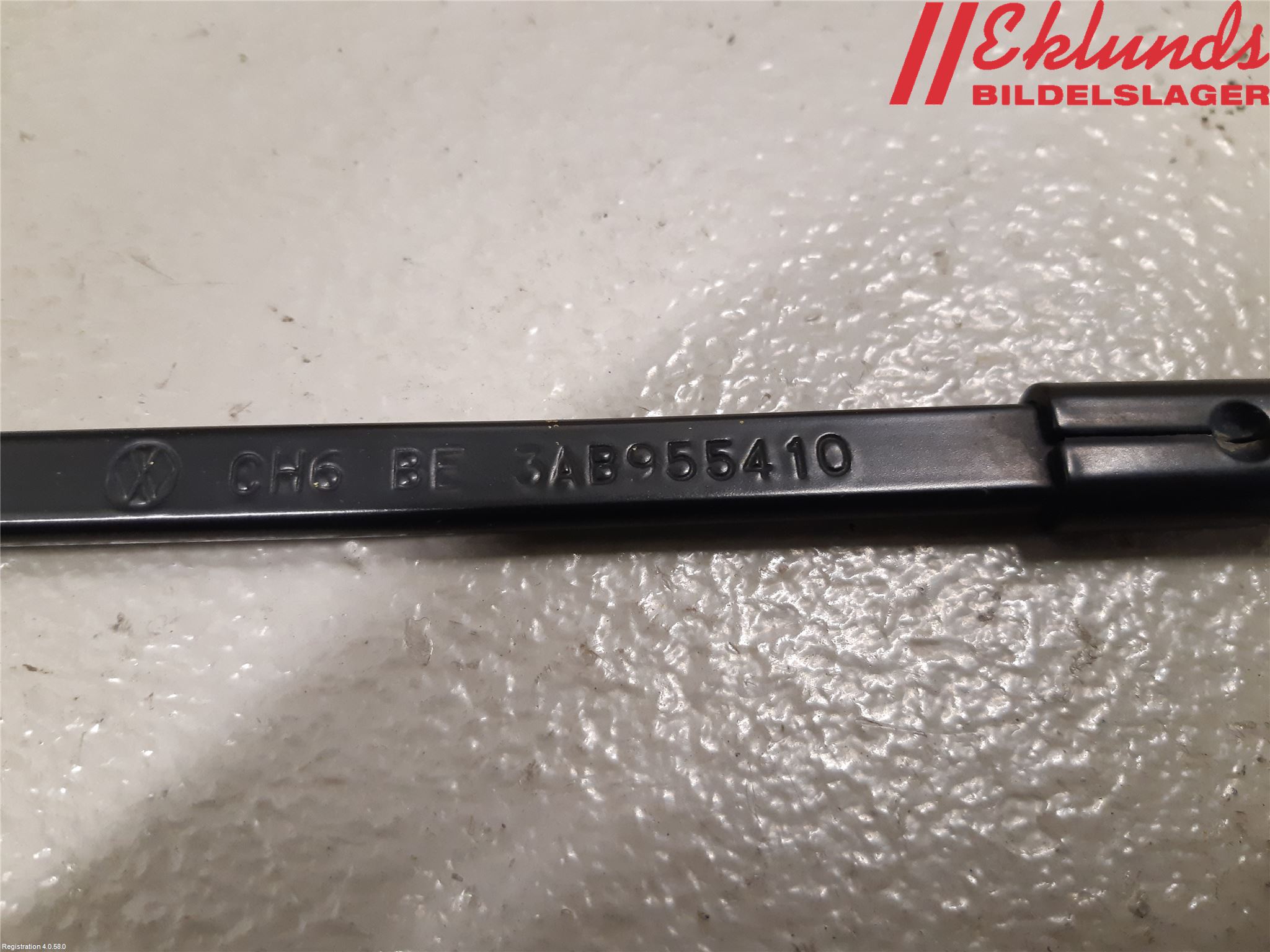 Volkswagen VW PASSAT 11-14 Torkararm Armar Vindruta