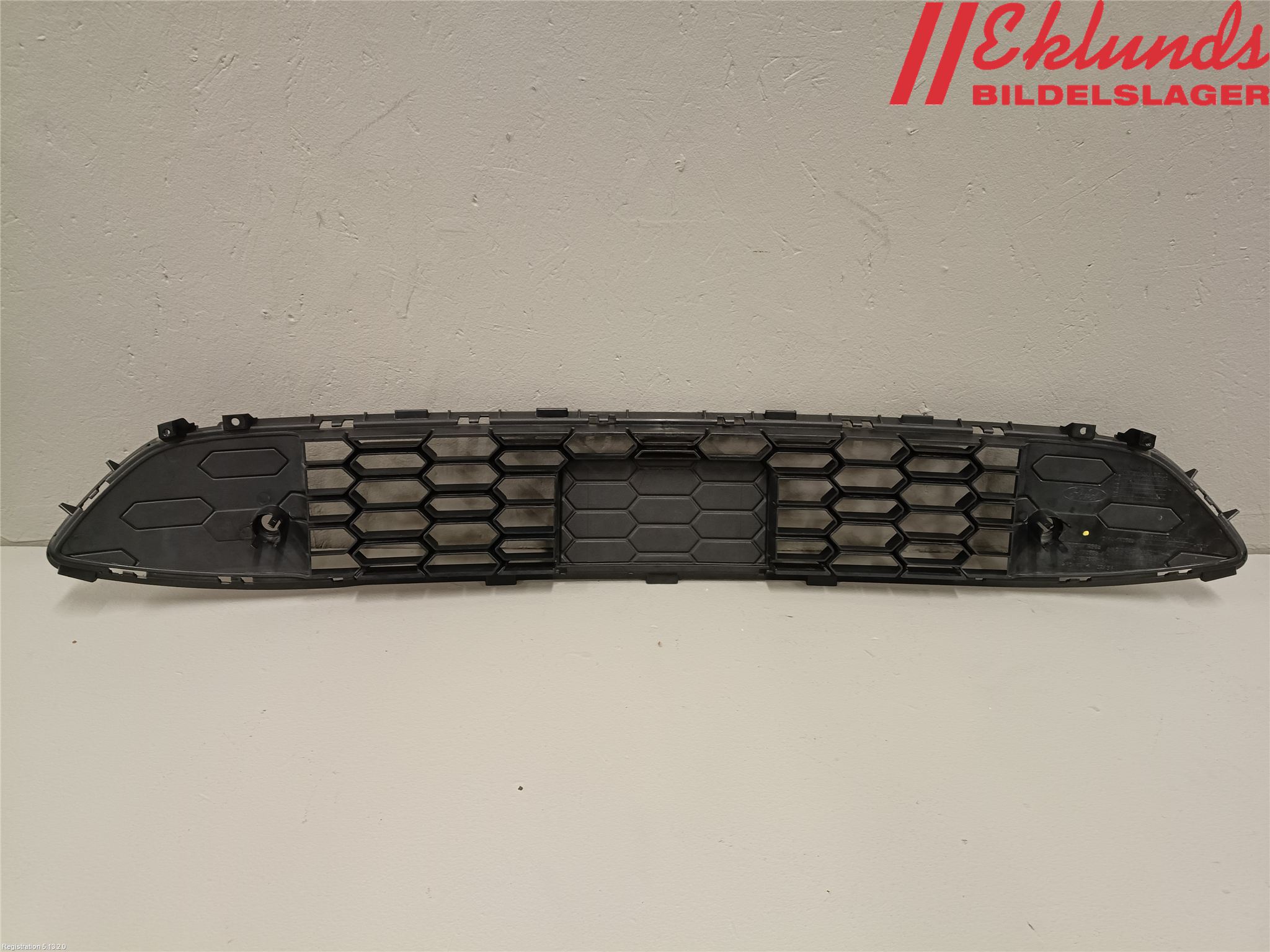 Ford KUGA 17-19 Stöt Utfyllnad-List-Grill