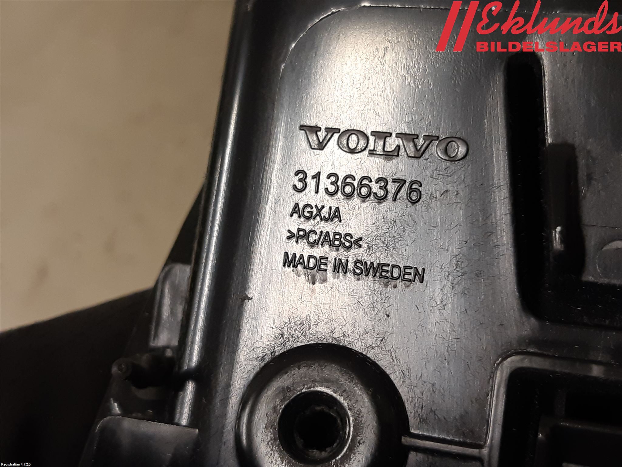 Volvo XC90/RECHARGE 16- Instrumentbräda Förvaringsfack