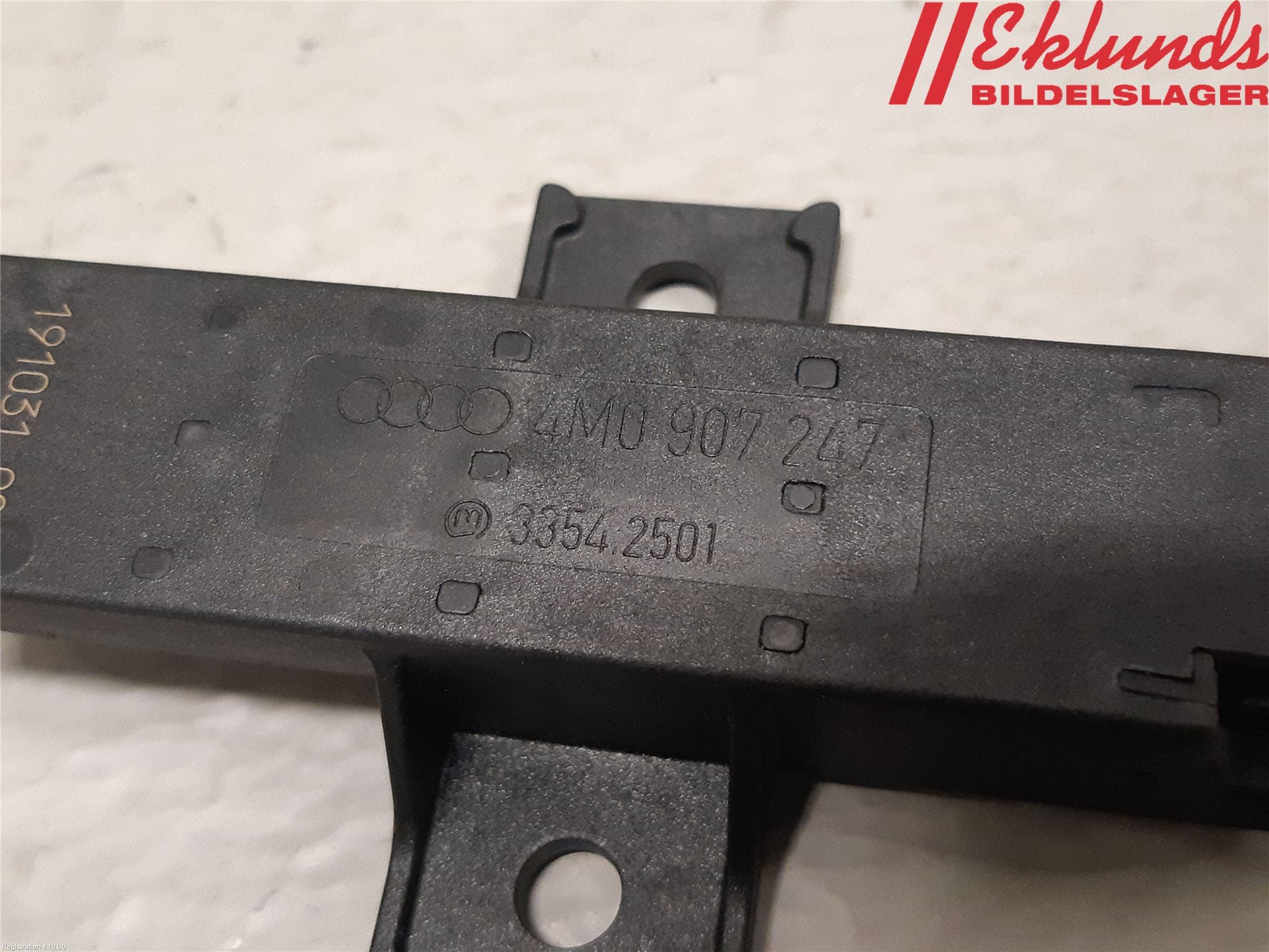 Audi A4/S4 B9 20- Antenn