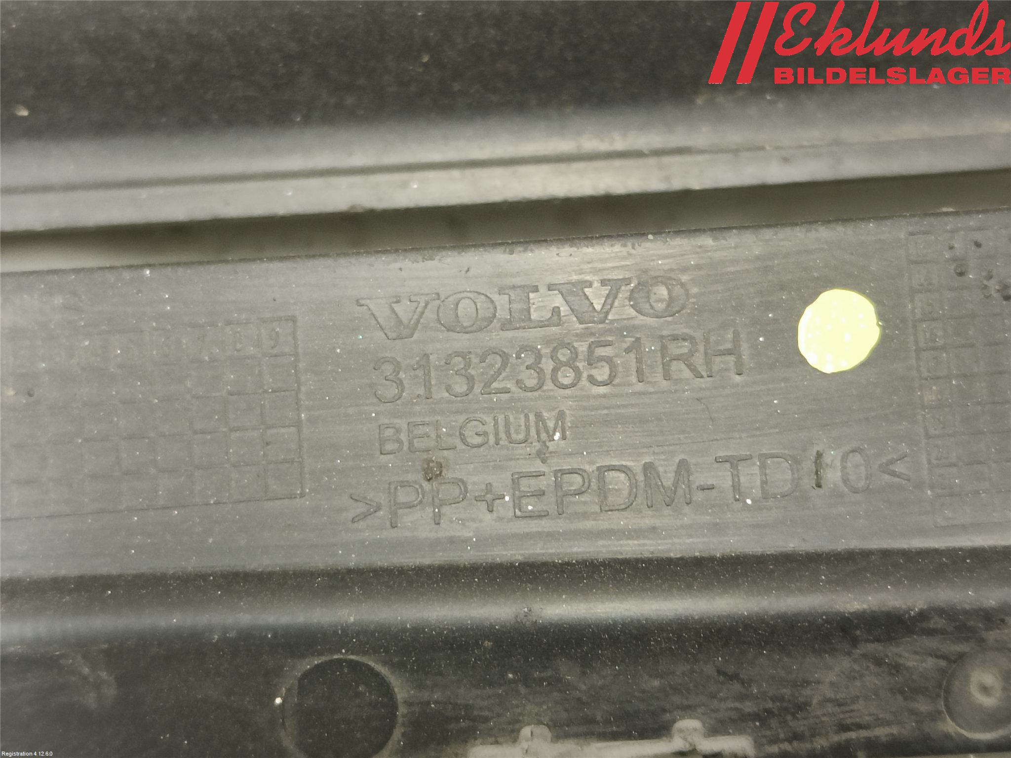 Volvo V60 14-18 Grilldel Höger