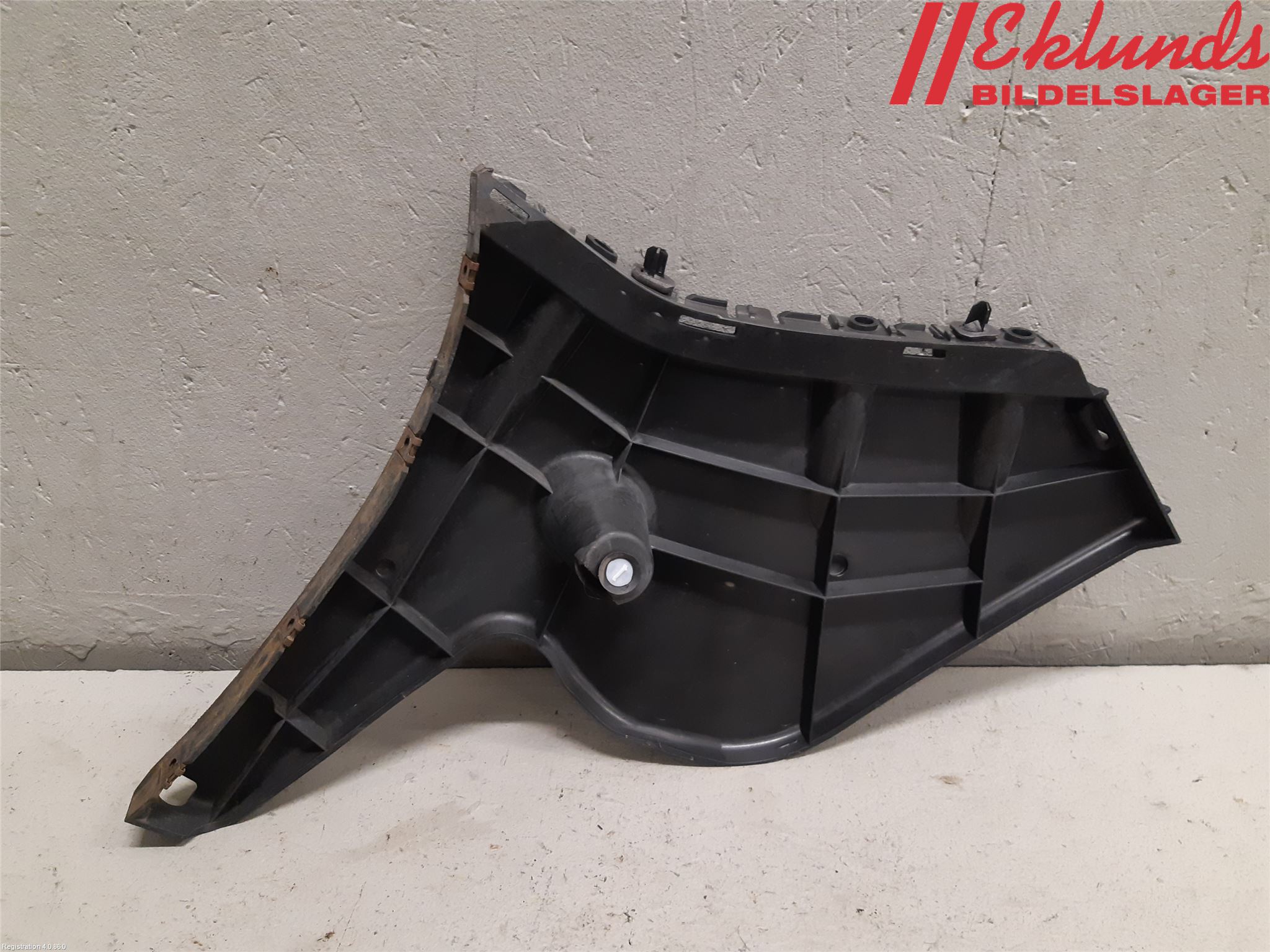 Volvo V60 11-13 Stötfångarfäste Bak Hö