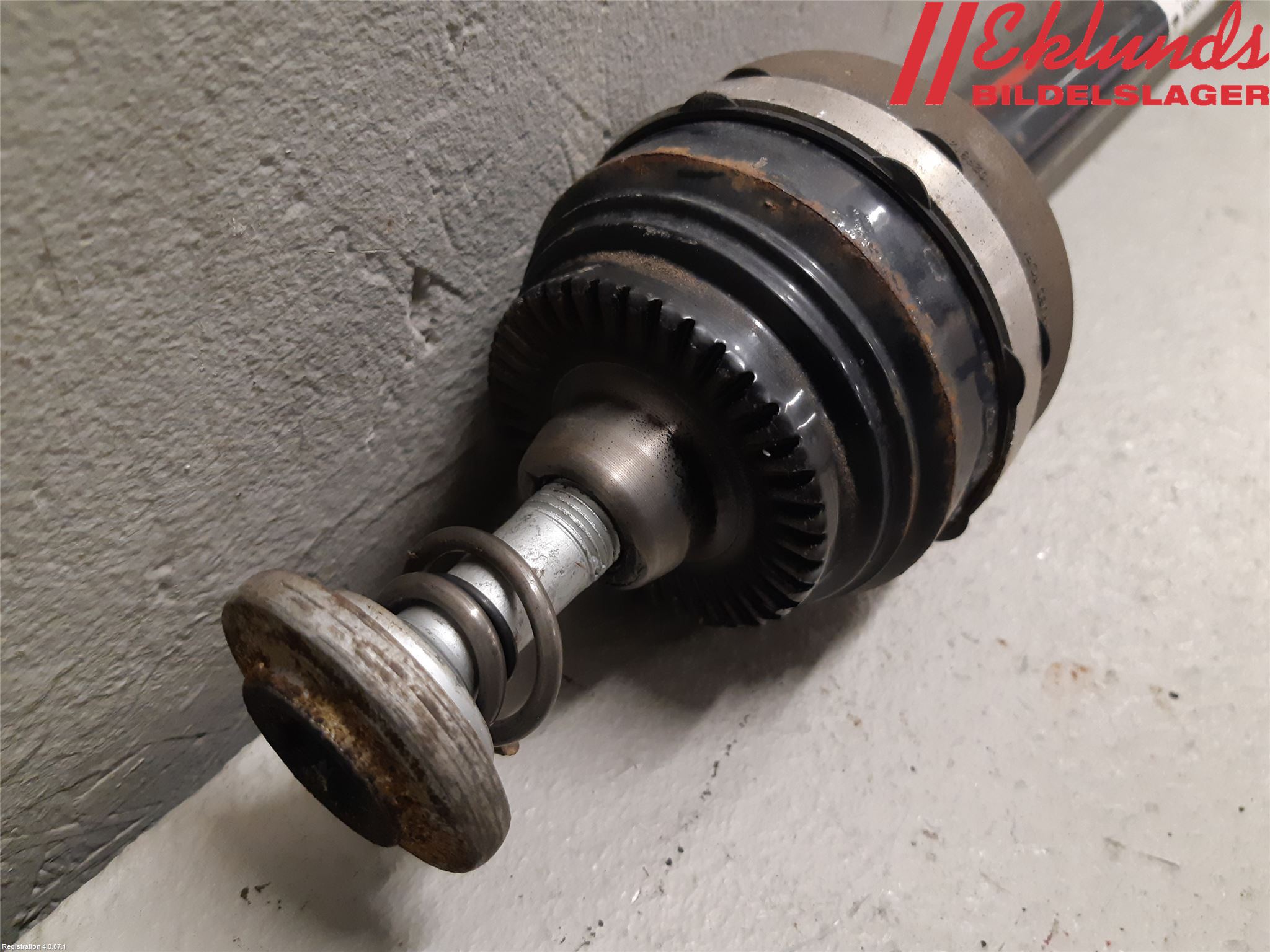 BMW 5 G30/G31/F90 17-23 Drivaxel Bak Vänster