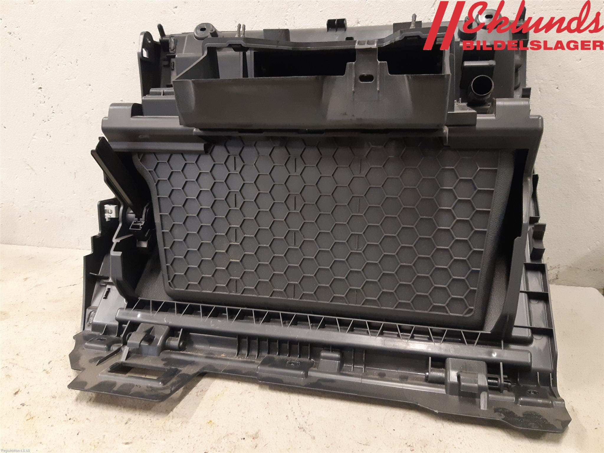 Volkswagen VW TIGUAN 16-24 Handskfack