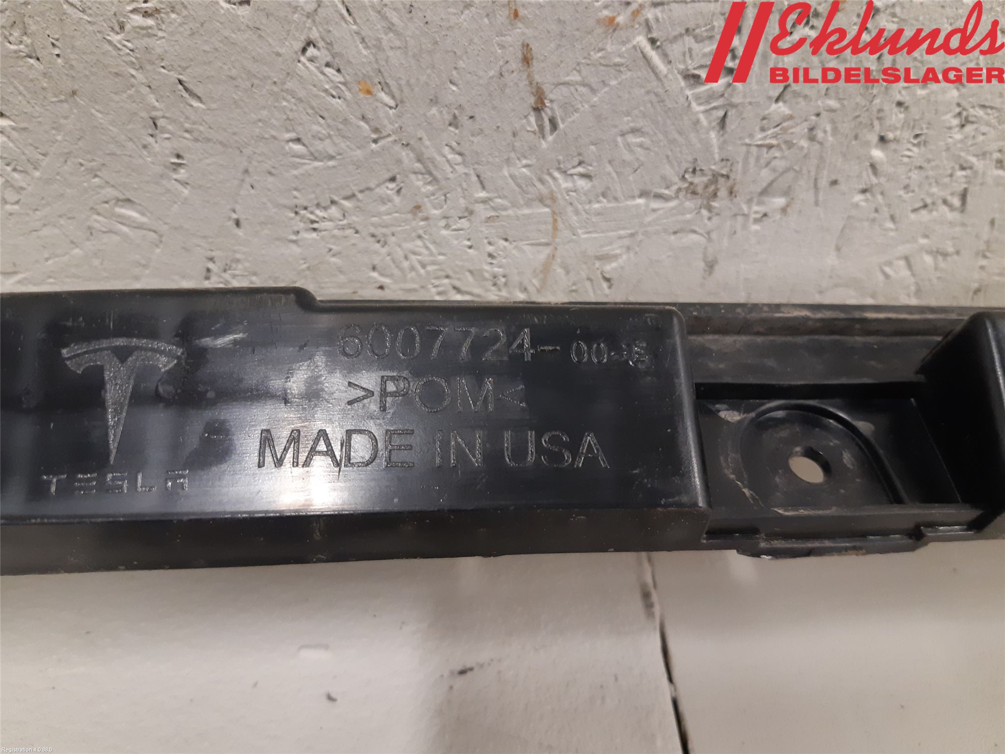 Tesla MODEL S 13- Stötfångardel Bak Mitt