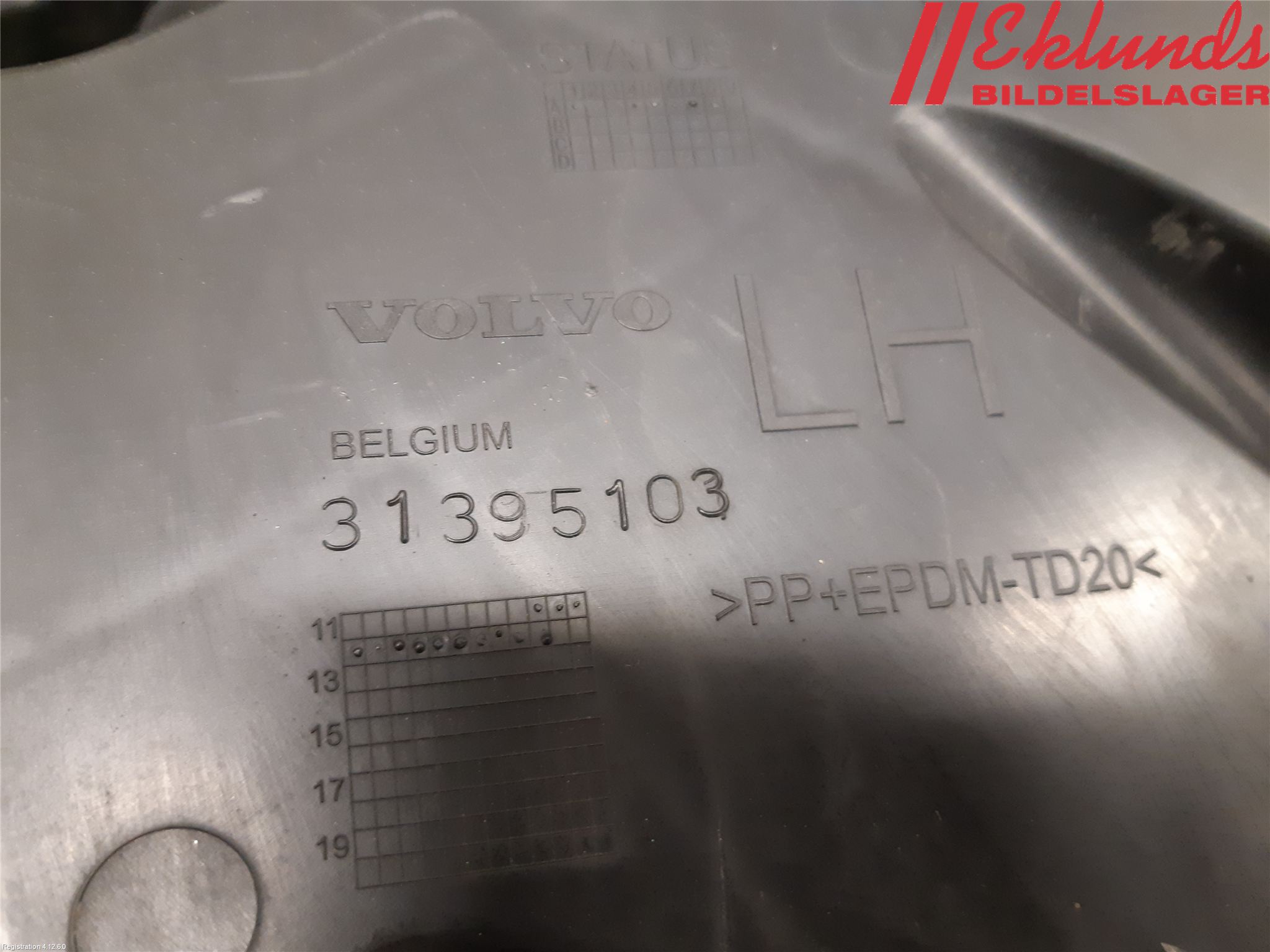 Volvo V40 12-19 Stötfångarfäste Bak Vä