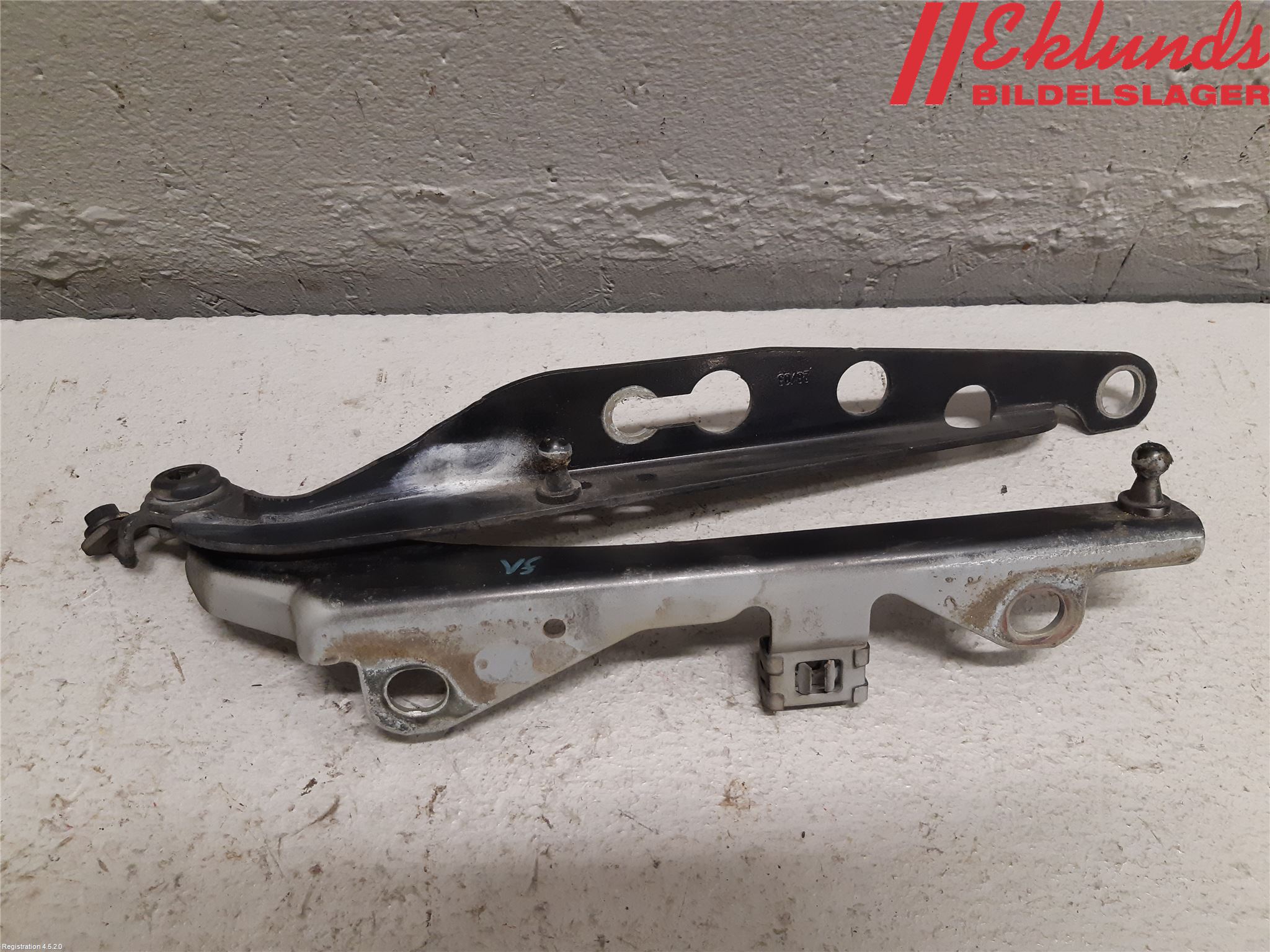 Volvo S60 01-04 Huvgångjärn