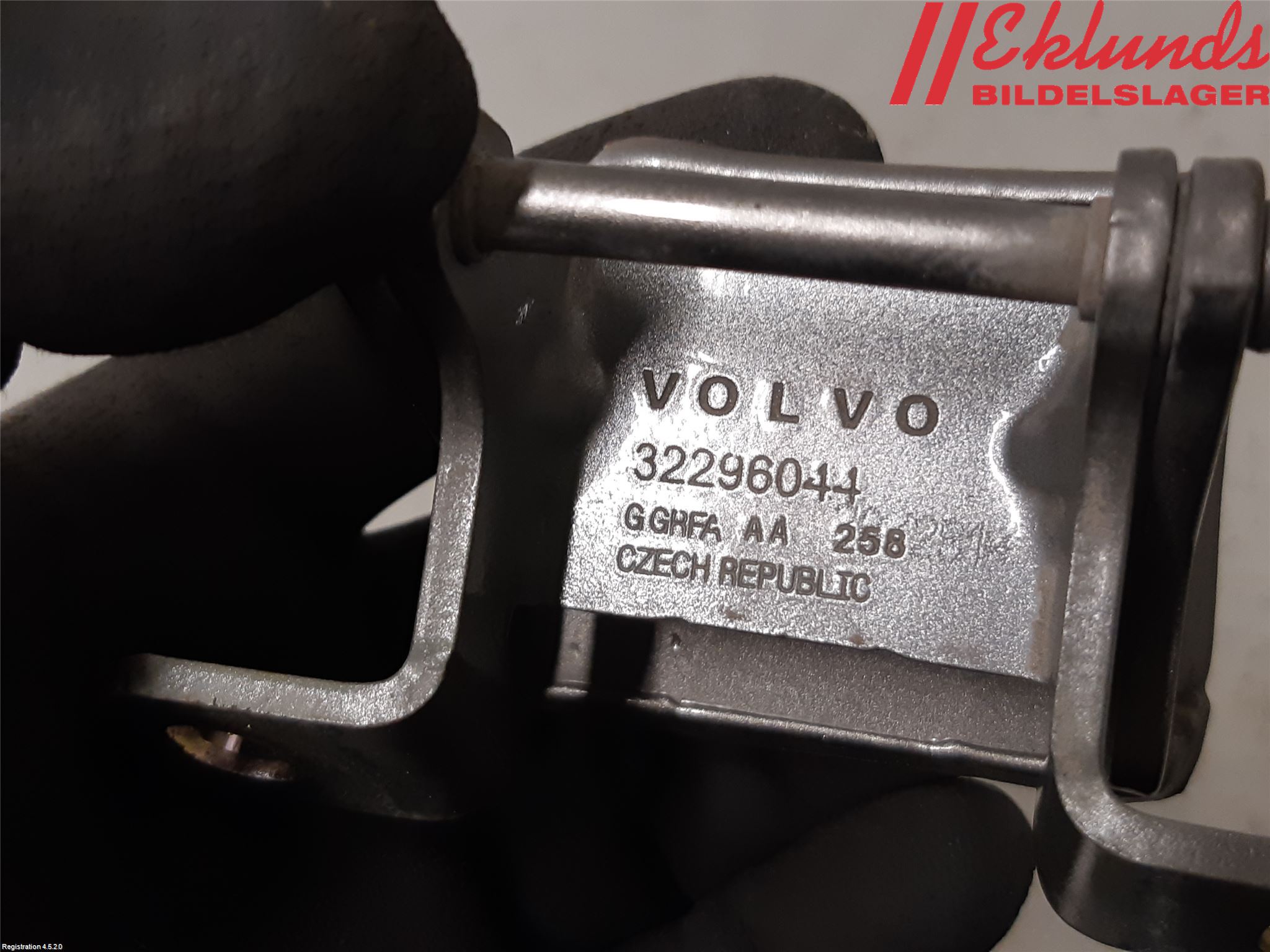 Volvo XC40/RECHARGE 18- Bakluckegångjärn Vä