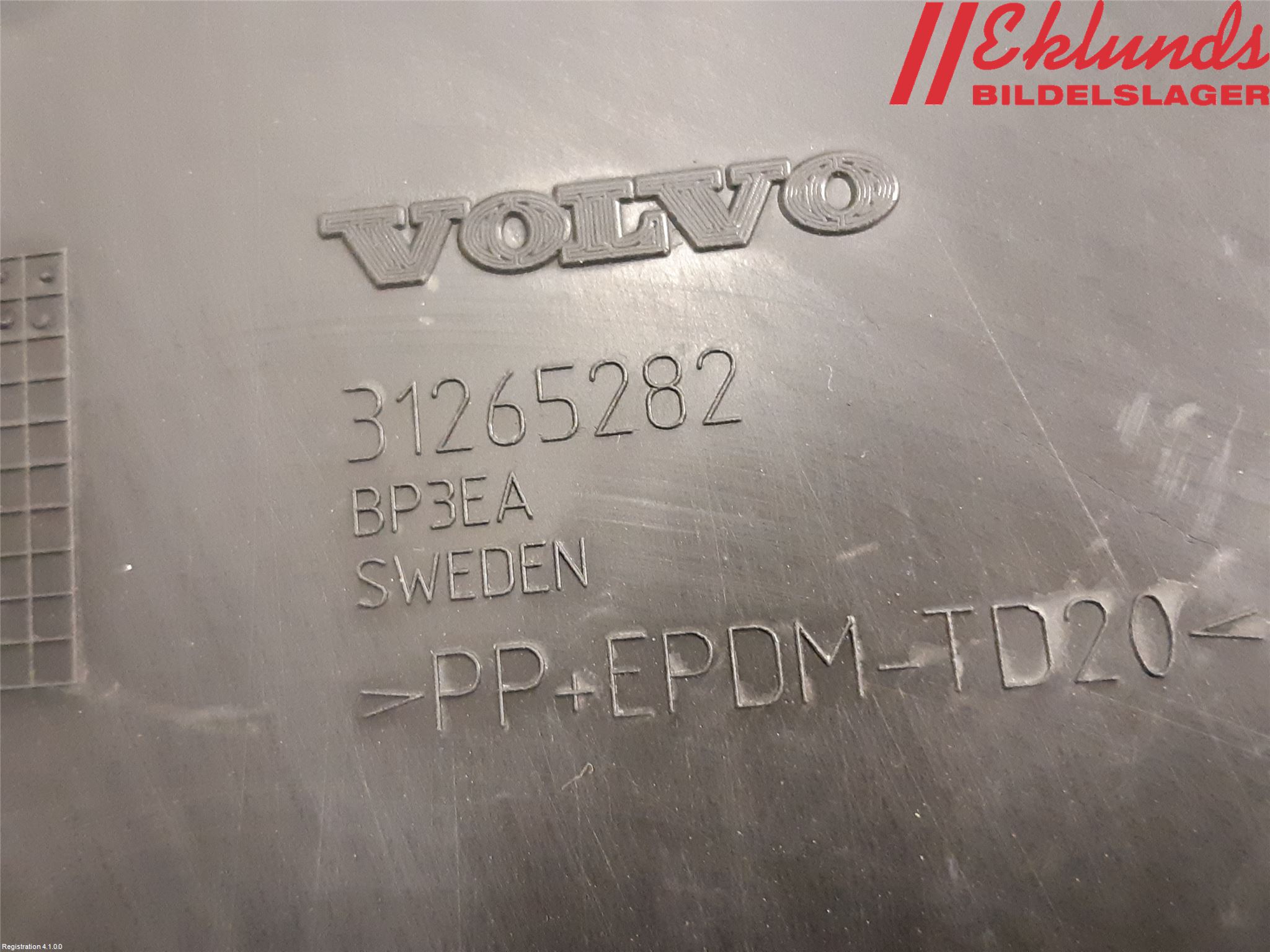 Volvo V60 11-13 Stötfångarfäste Bak Hö