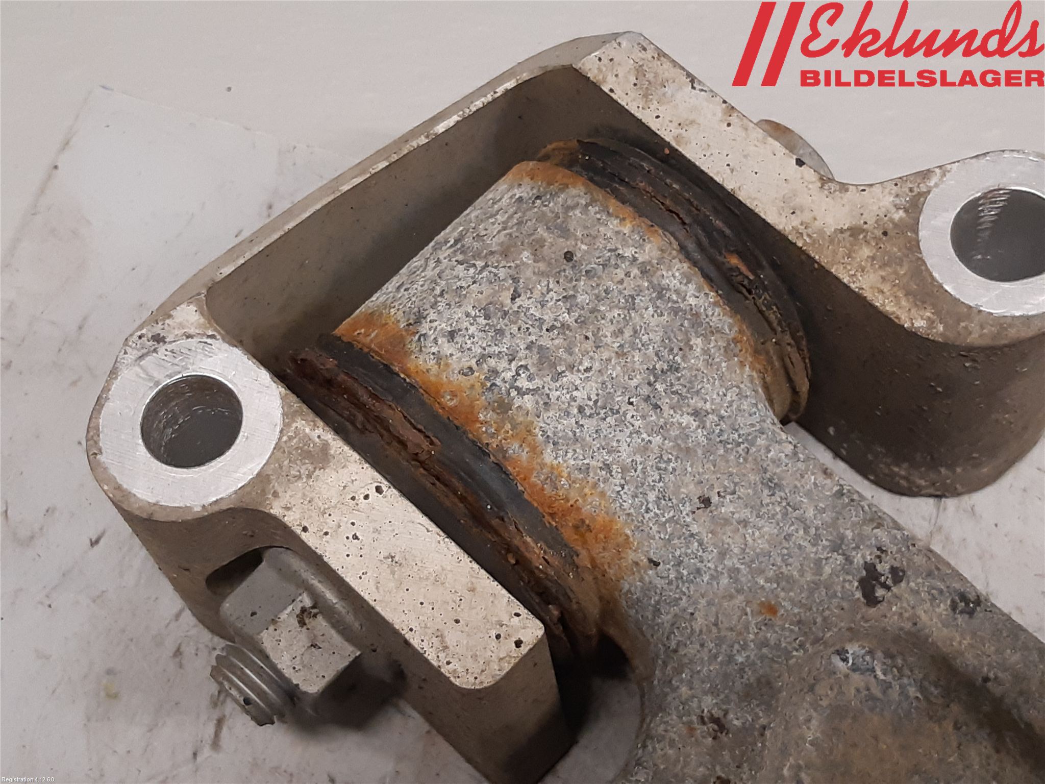 Volvo V90 17->> Bärarm Fram Undre Hö