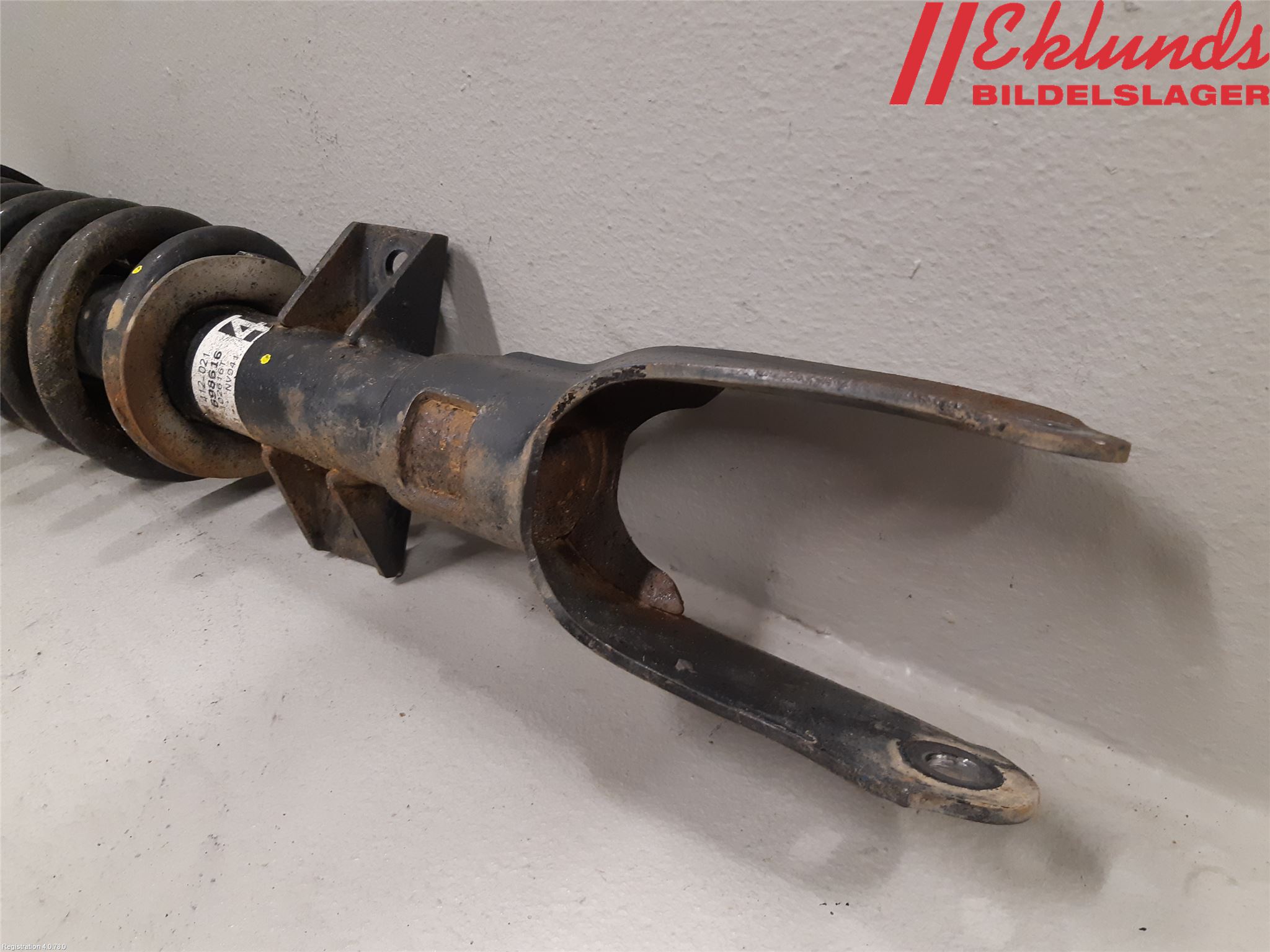 Volkswagen VW AMAROK 2H 10-22 Fjäderben Fram Höger