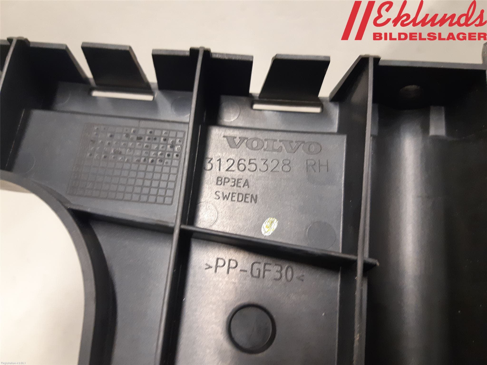 Volvo V70 08-13 Stötfångarfäste Bak Hö