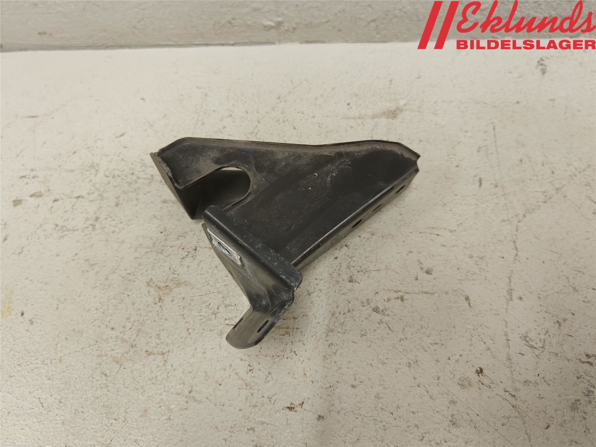 BMW 3 E90/91 SED/TOU 05-12 Kylarfäste-Ram-Balk