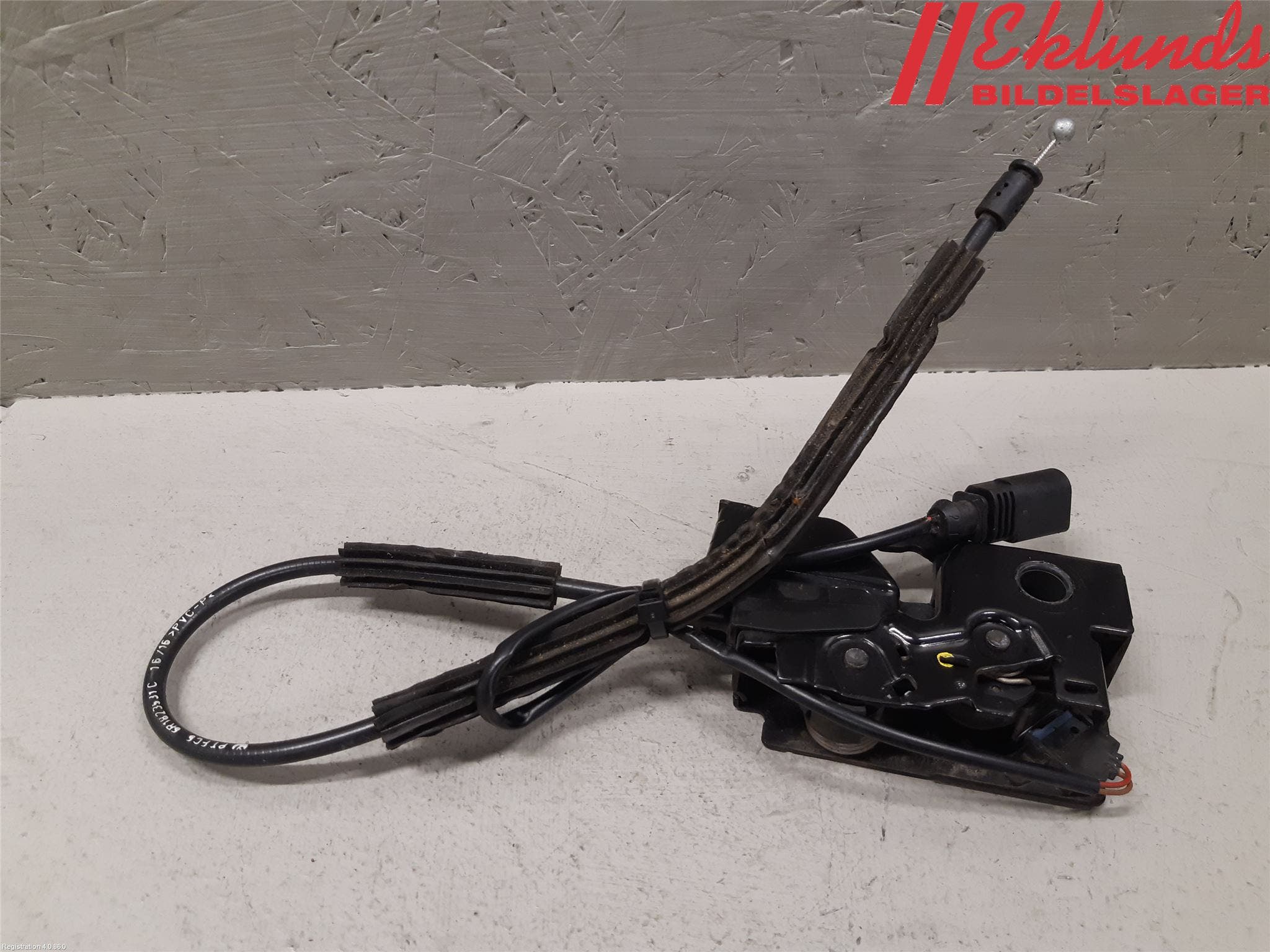 Volkswagen VW POLO 10-17 Huvlås