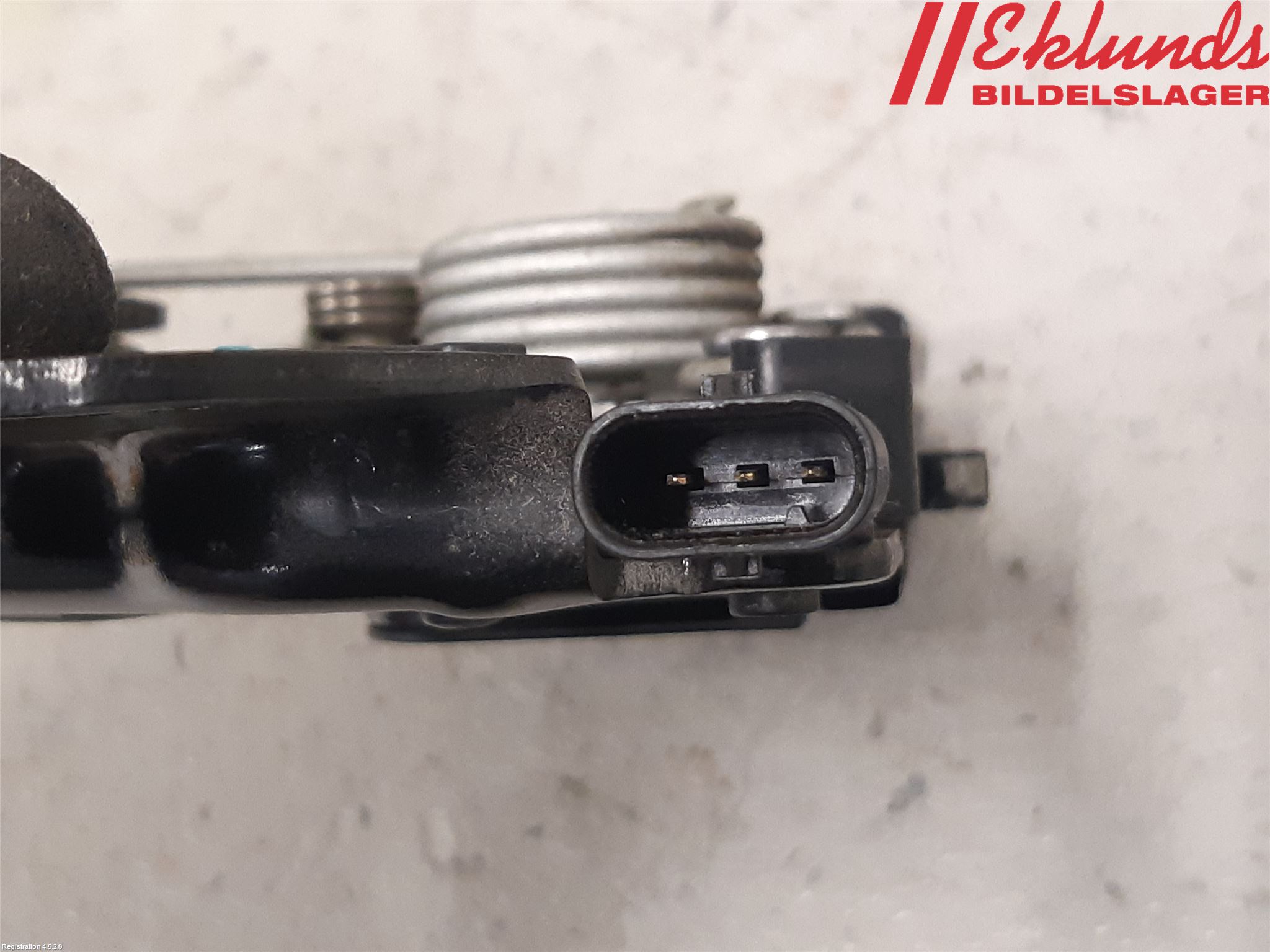 Tesla MODEL Y 21- Huvlås