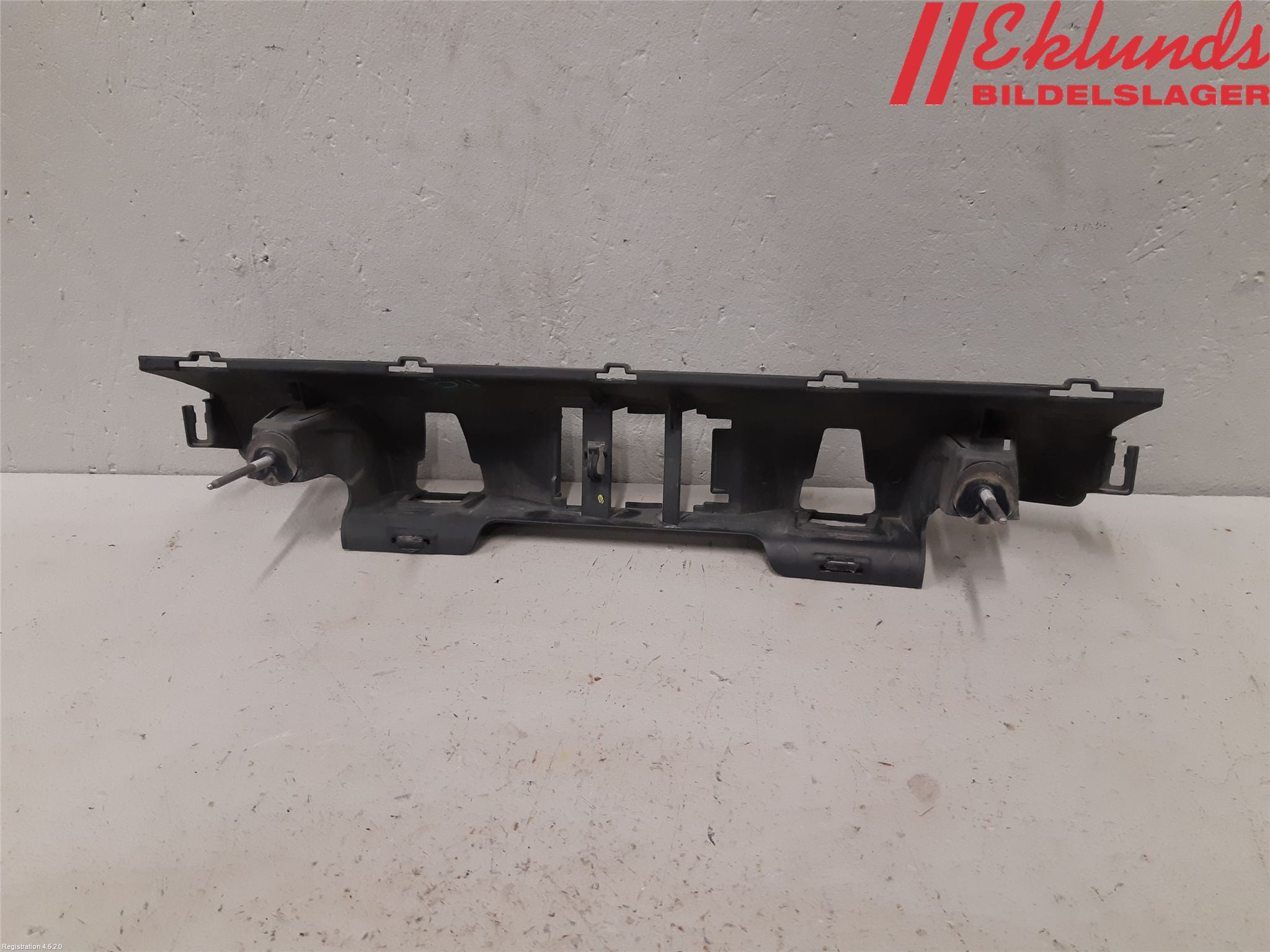 Mercedes-Benz MB C-KLASS (W205) 14-21 Stötfångardel Bak Mitt
