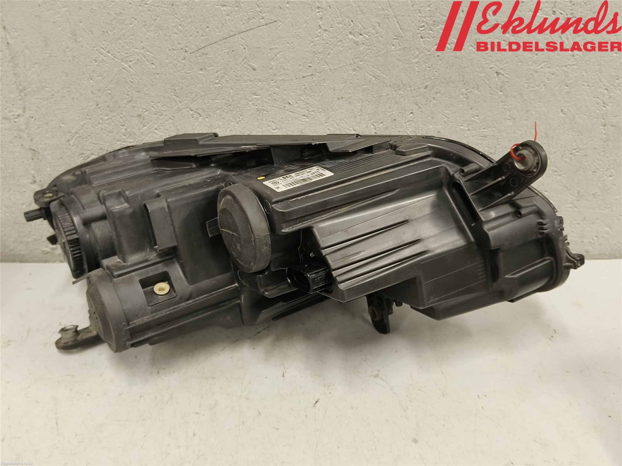 Volkswagen VW PASSAT 11-14 Strålkastare Vänster