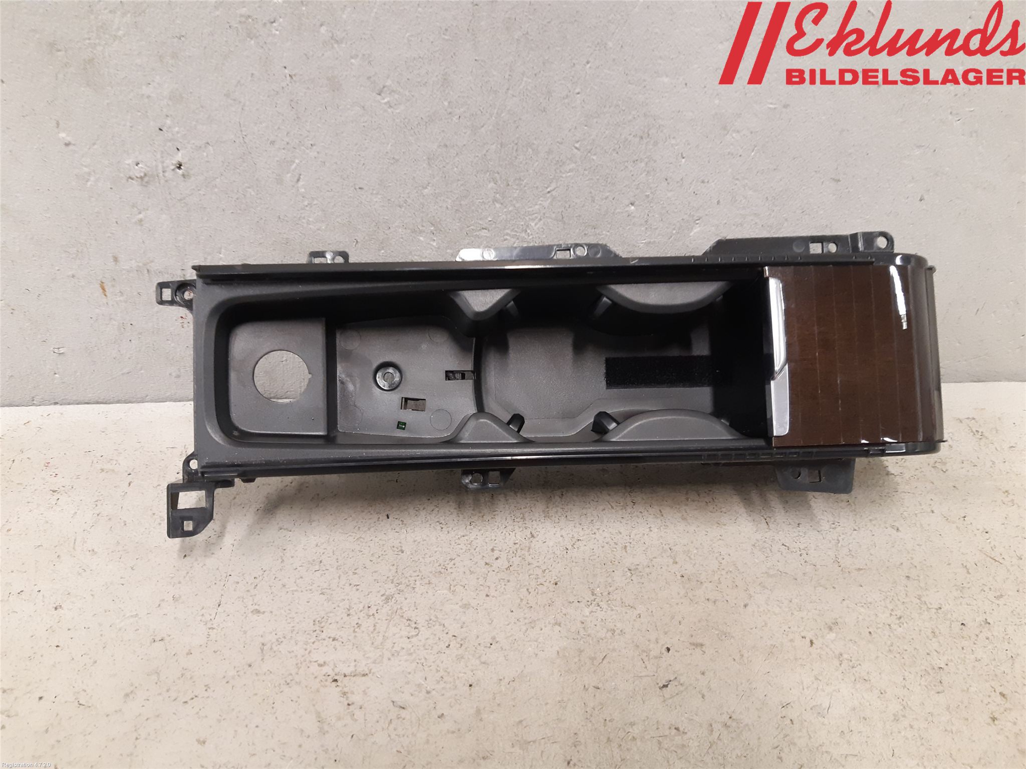 Volvo XC90/RECHARGE 16- Mugghållare