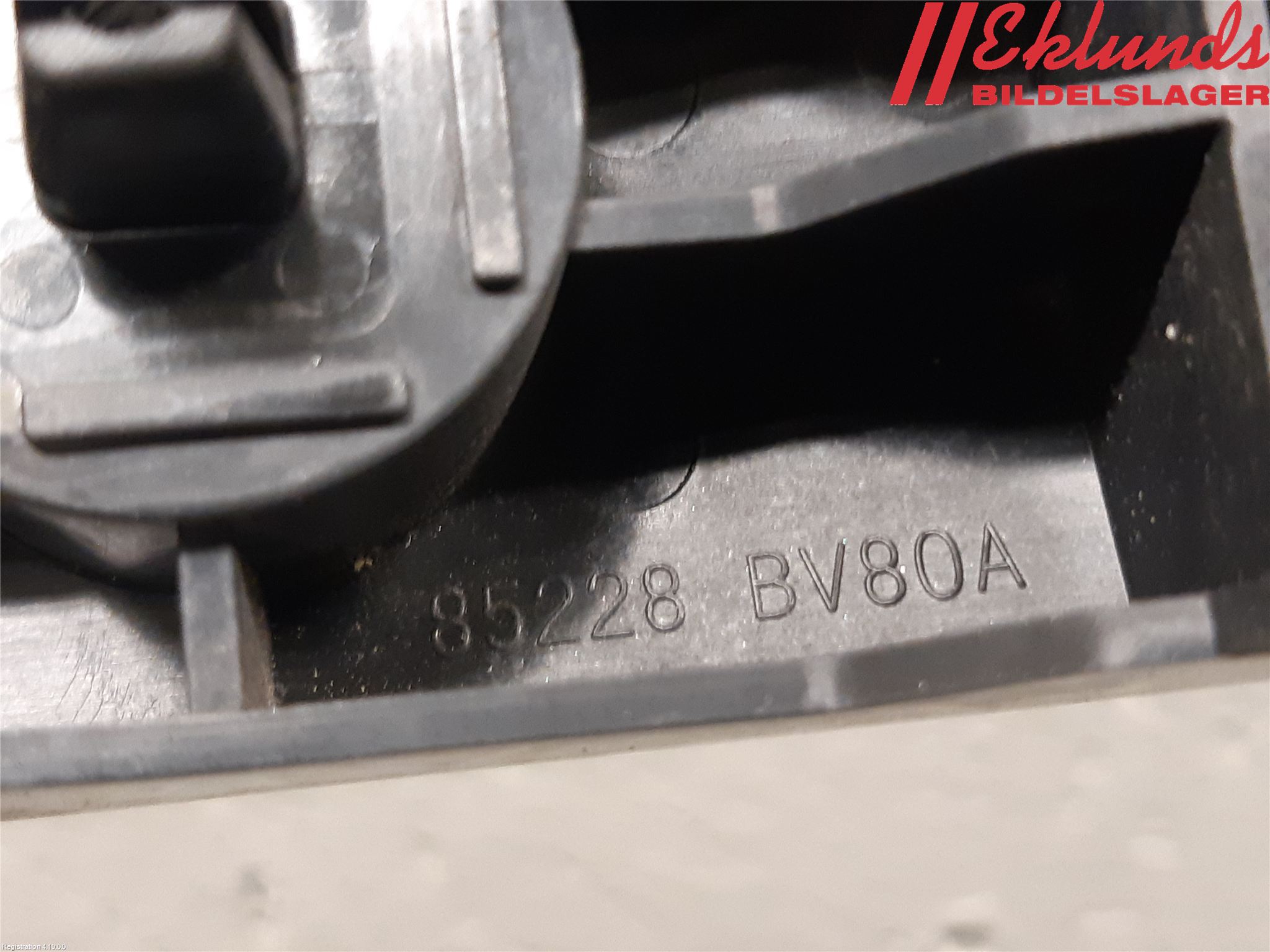 Nissan JUKE 14-19 Stötfångarfäste Bak Hö