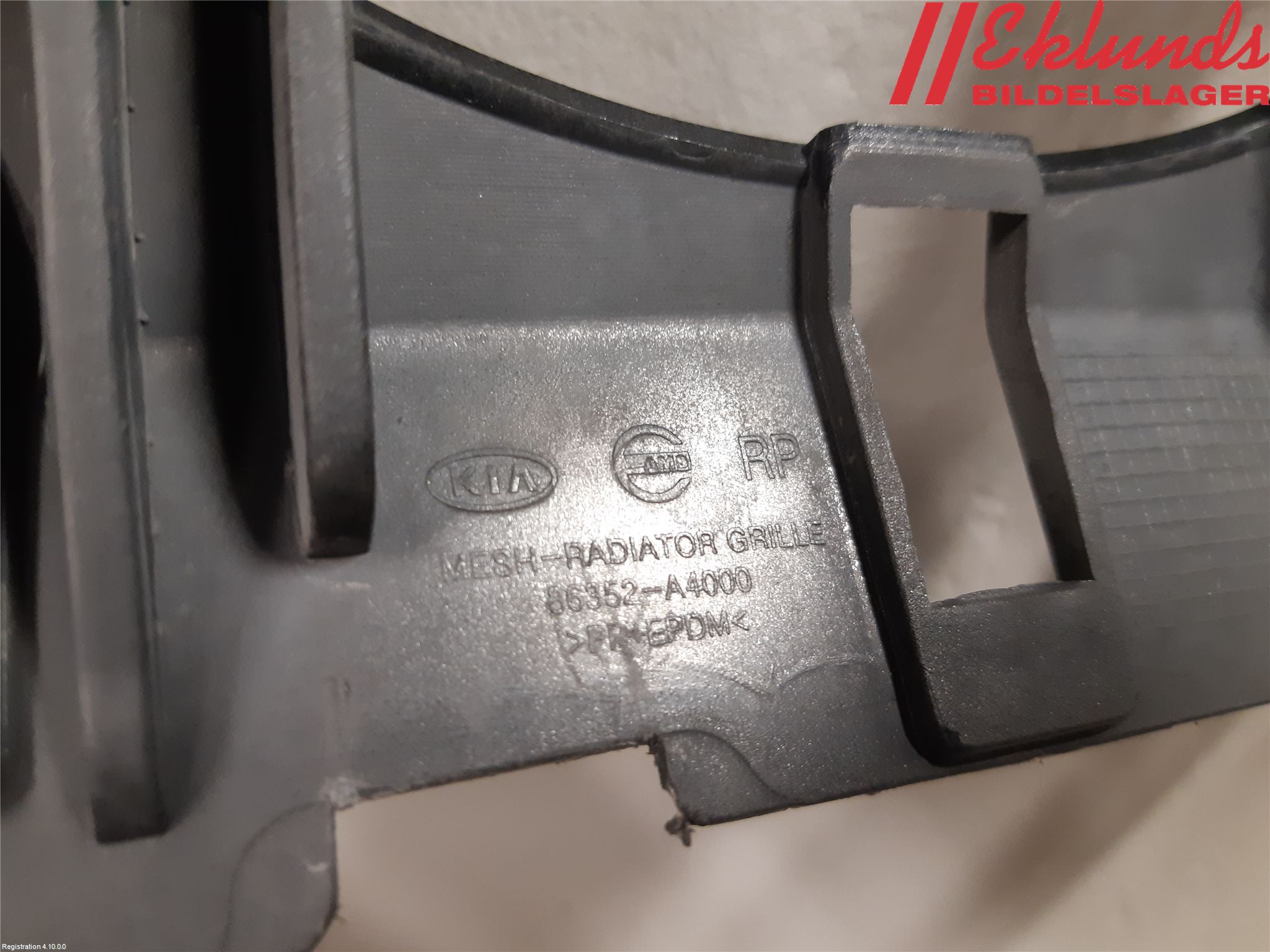 Kia CARENS III 13-19 Grill Komp