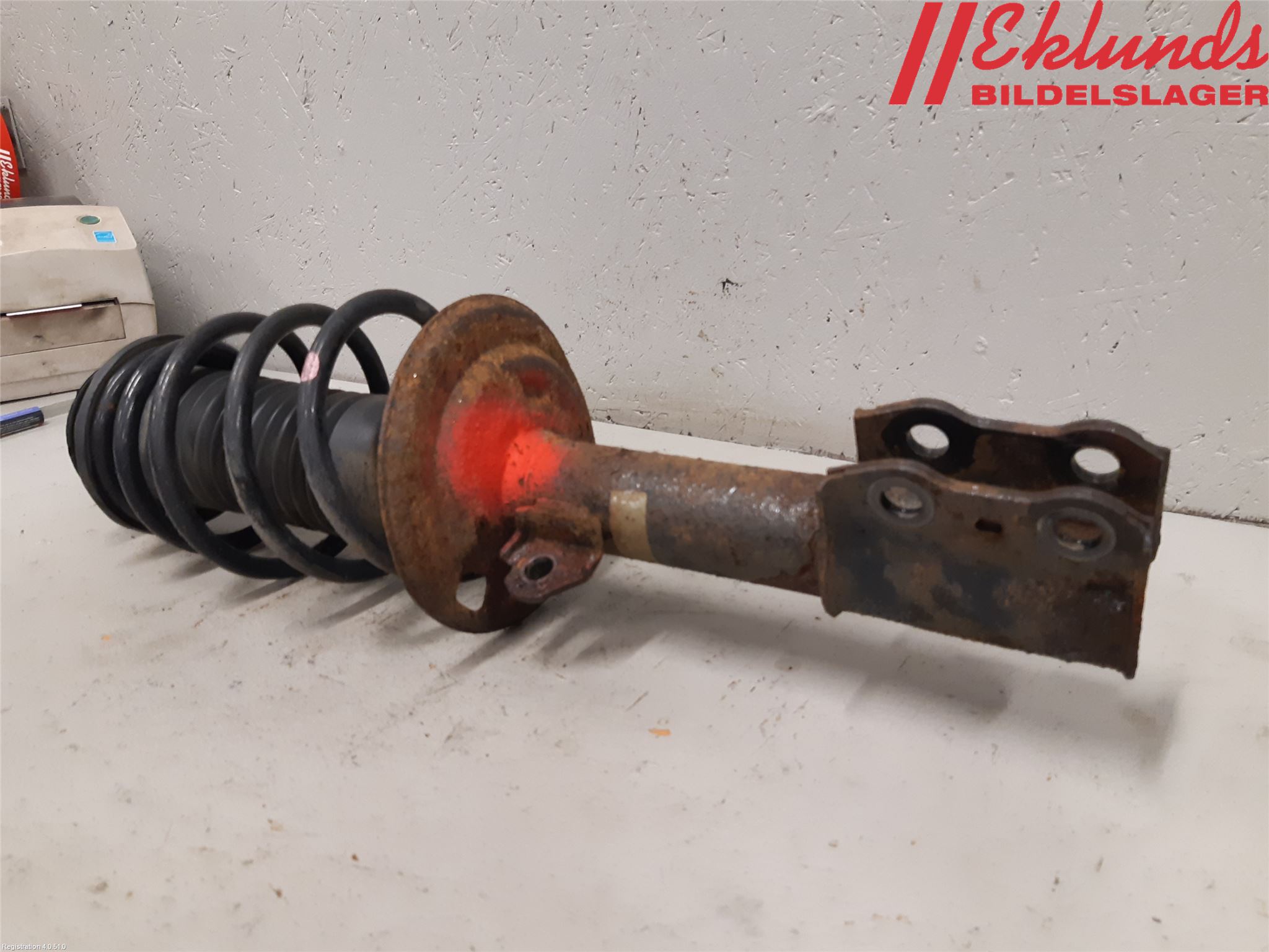 Toyota YARIS XP130 12-14 Fjäderben Fram Vänster