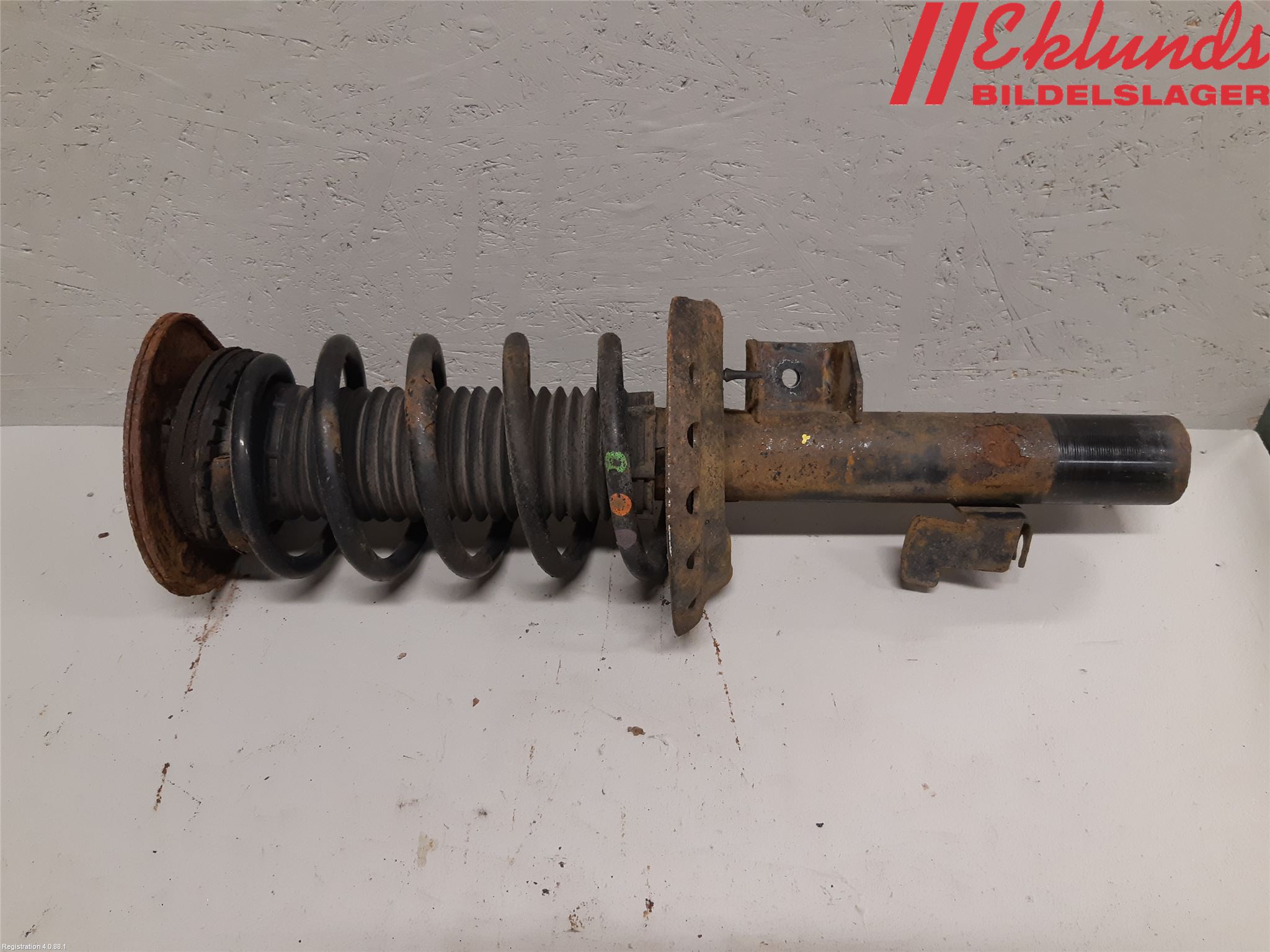 Volvo V70 08-13 Fjäderben Fram Vänster