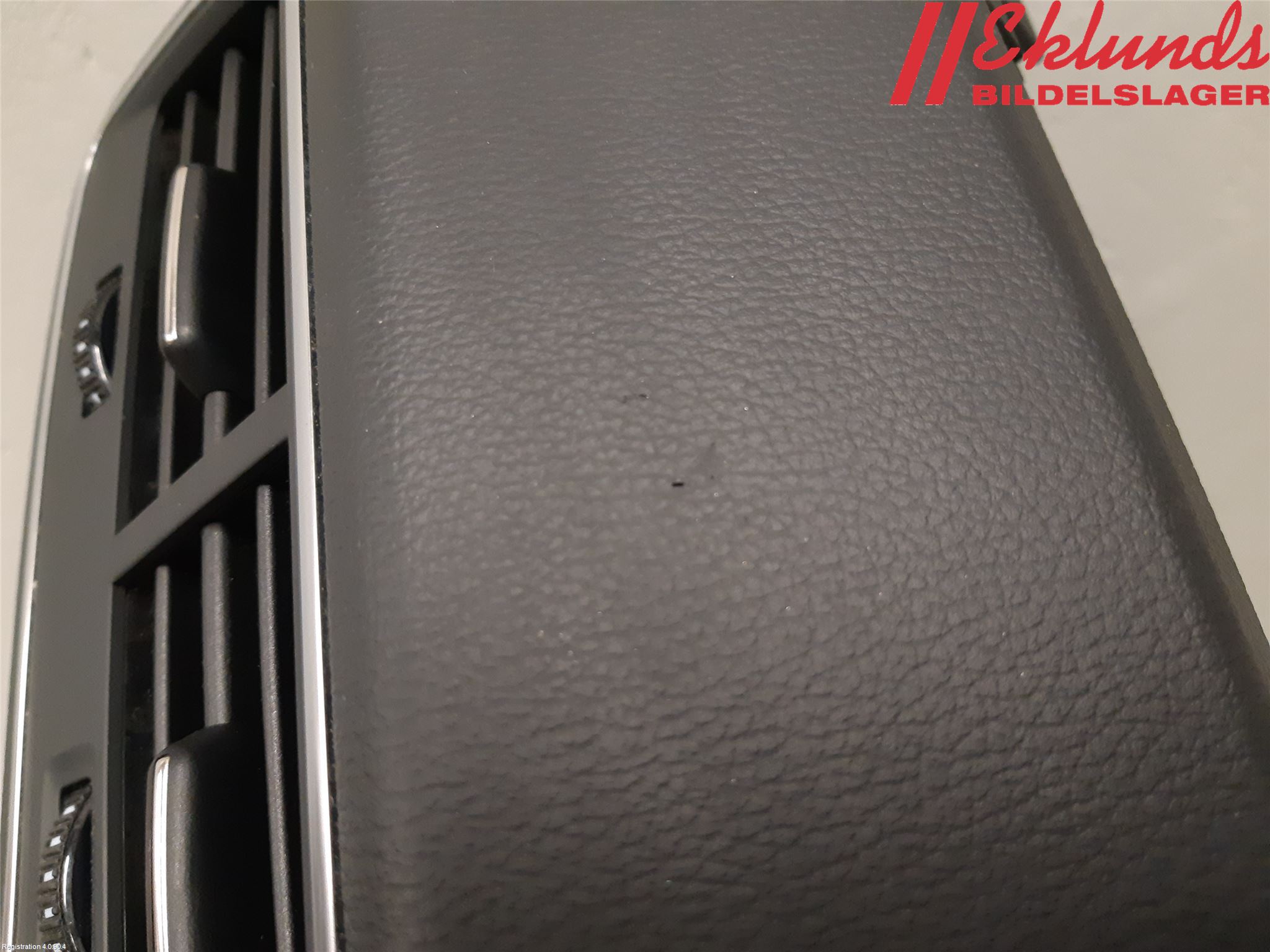 Audi A6 F2/C8 19- Defrosterkanal-Munstycke