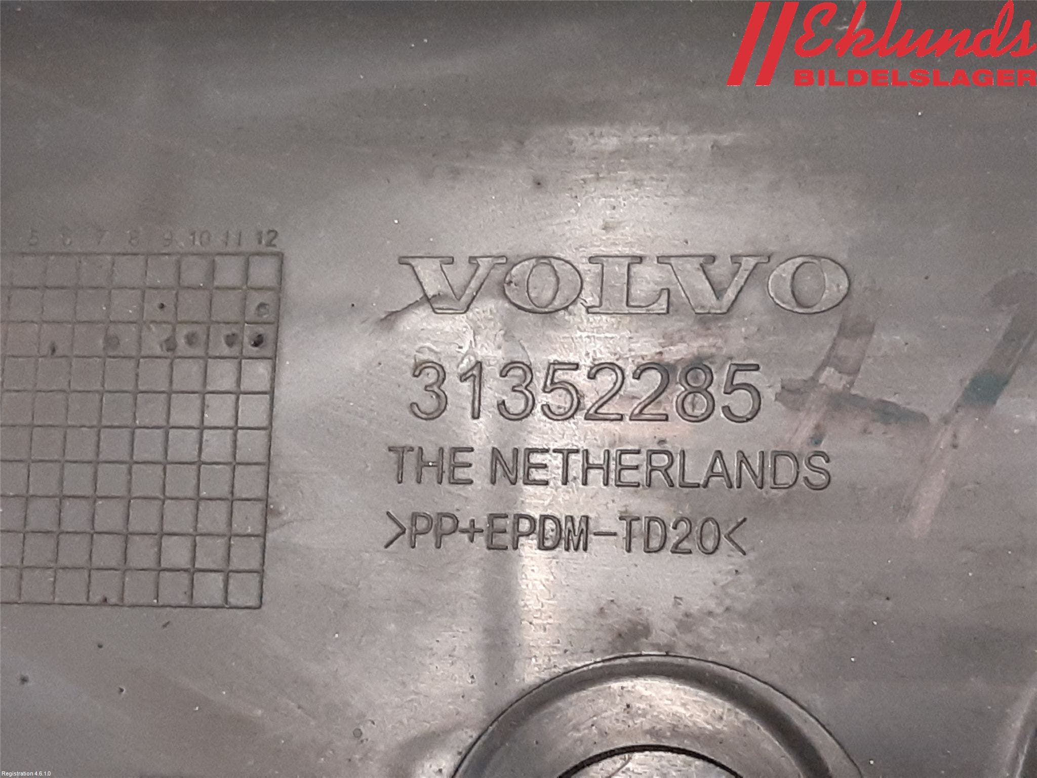 Volvo V60 14-18 Stötfångarfäste Bak Hö