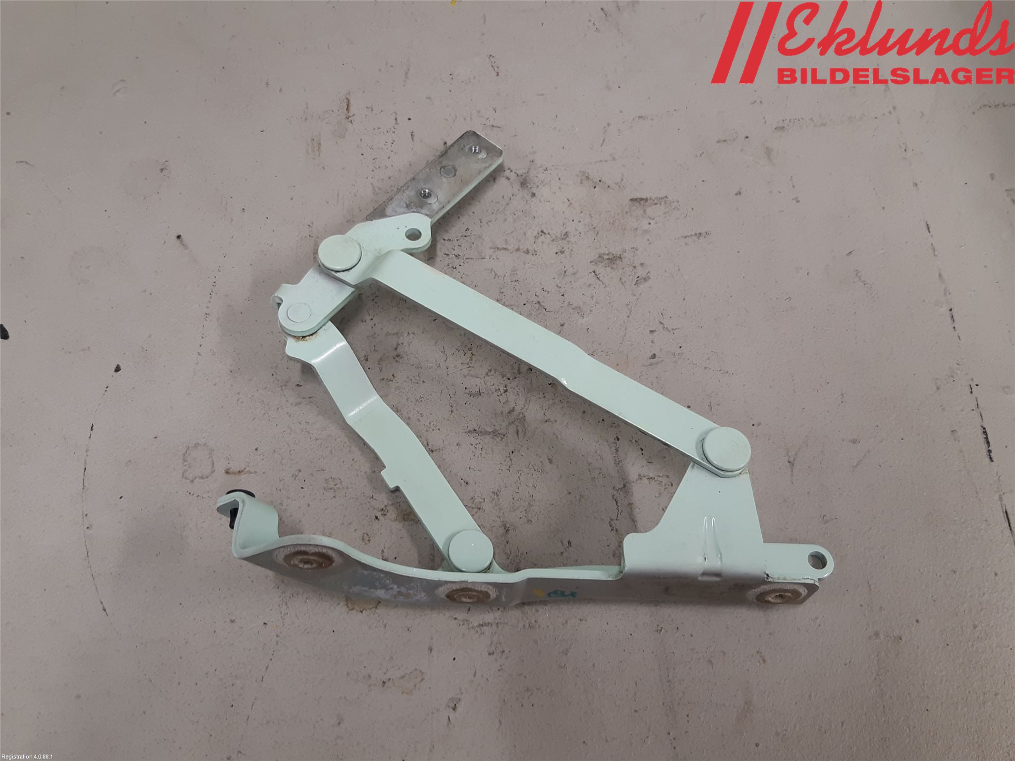 Fiat 500e 20- Bakluckegångjärn Vä