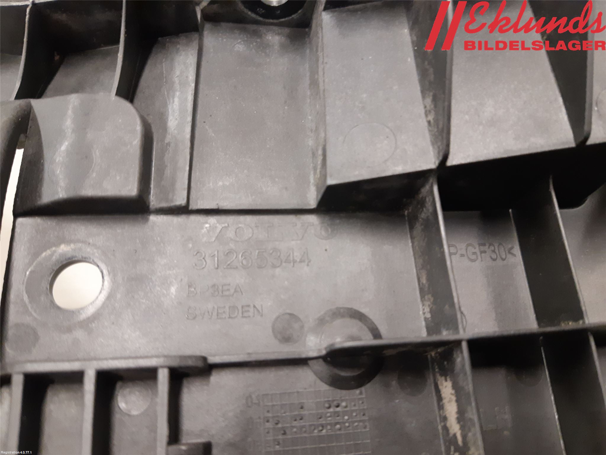 Volvo V70 08-13 Stötfångarfäste Fram Vä