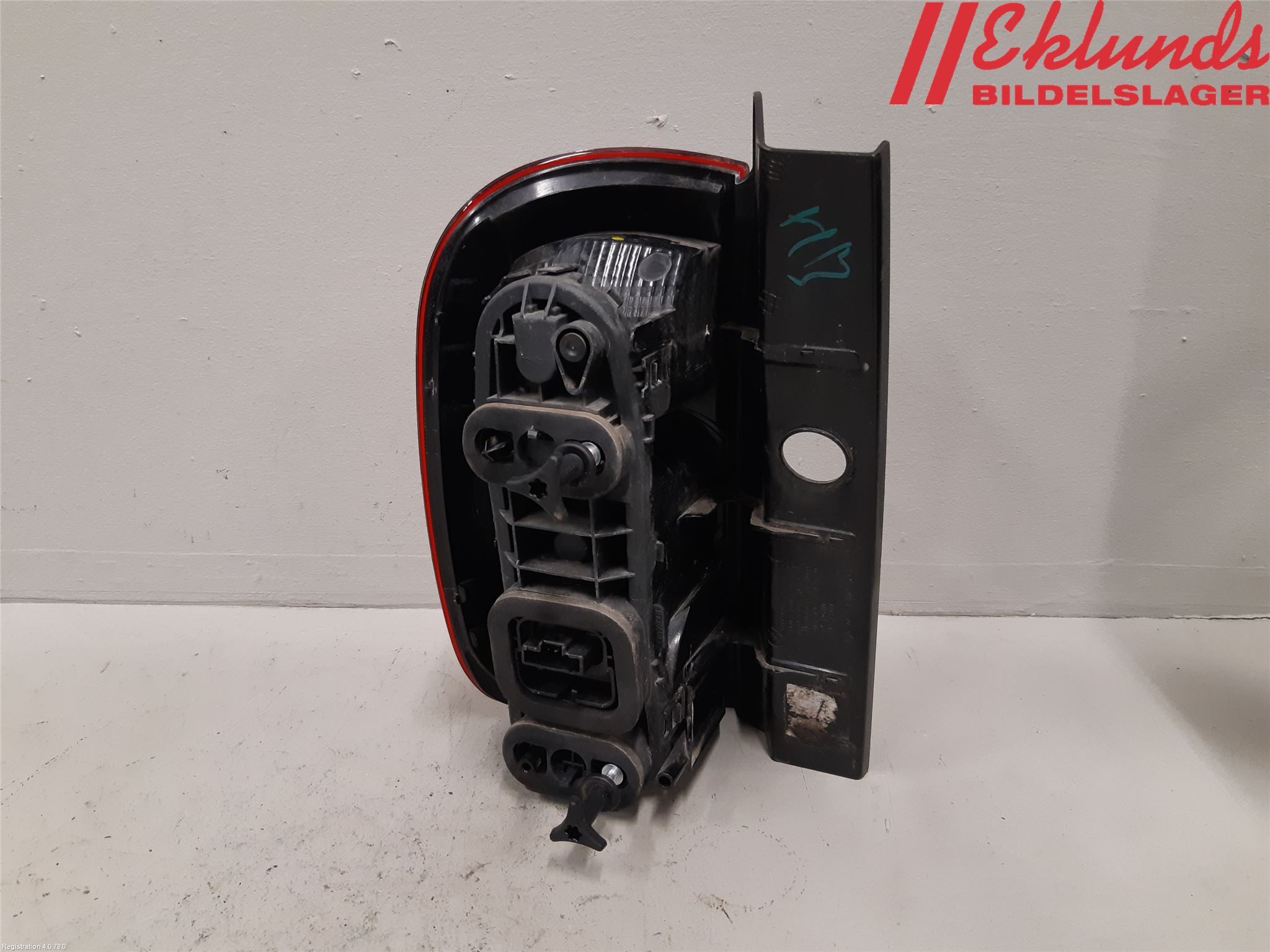 Dacia DUSTER 10-17 Bakljus Höger