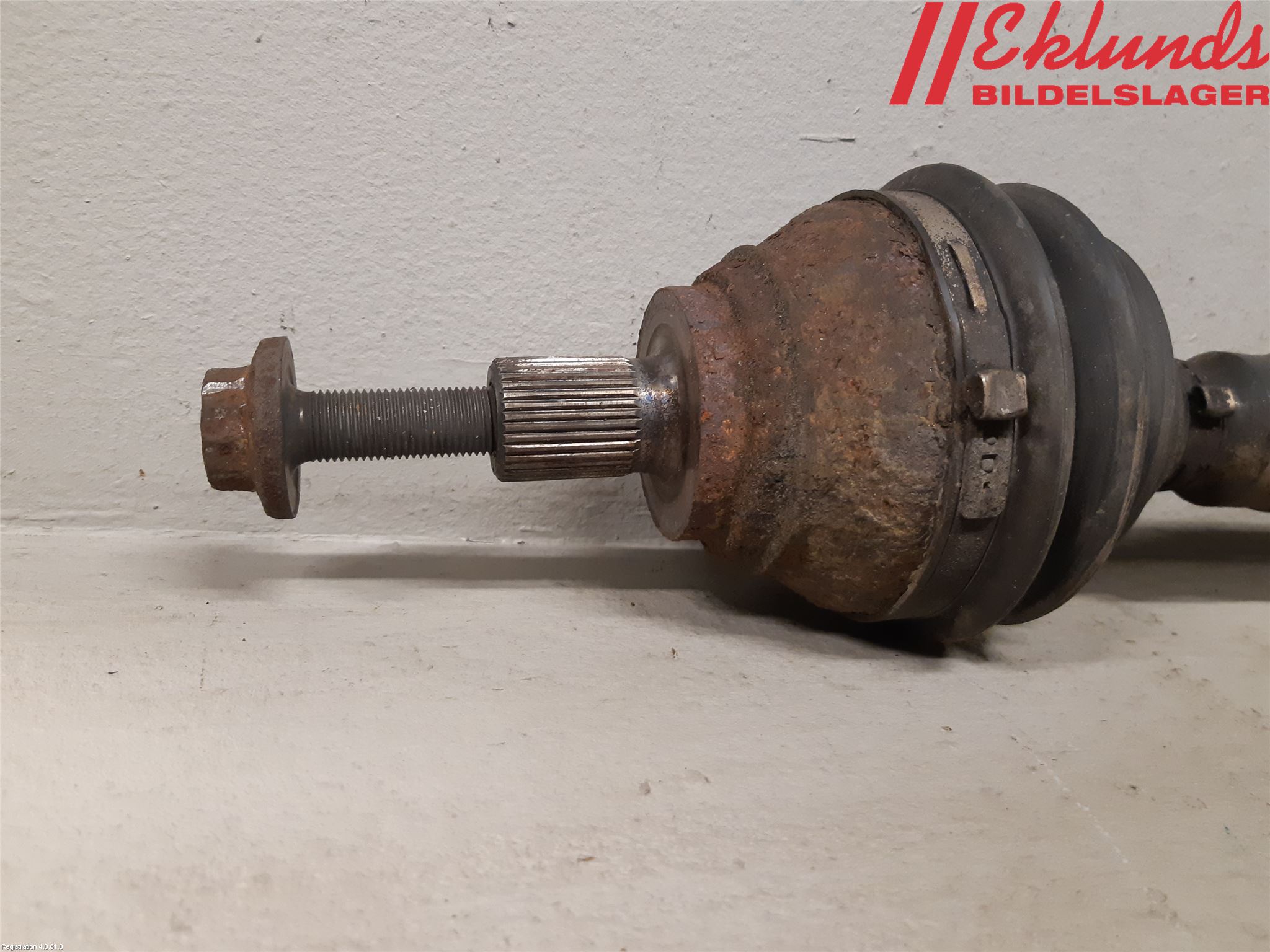 Volkswagen VW PASSAT 11-14 Drivaxel Fram Höger