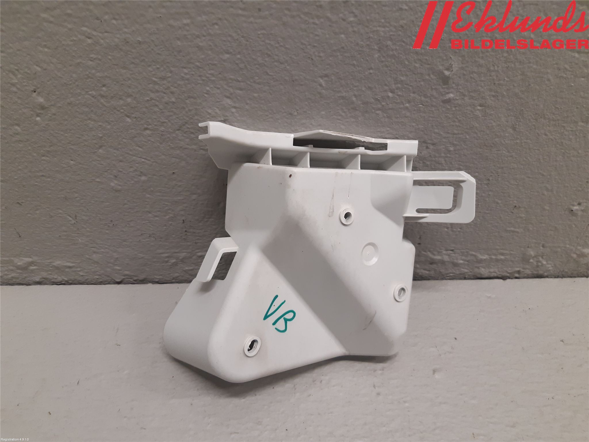 Ford FOCUS 15-18 Stötfångarfäste Bak Vä