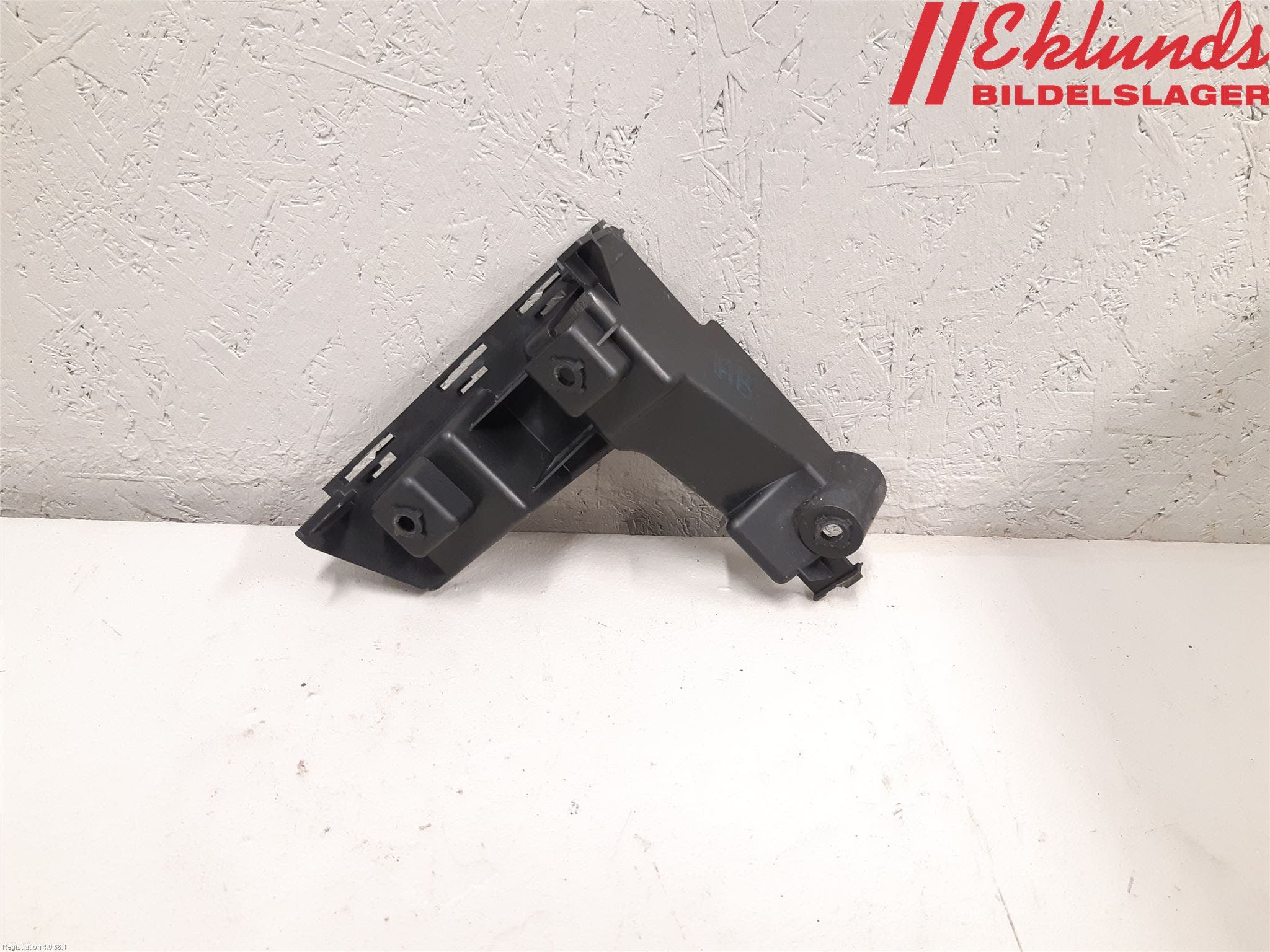 Volvo V70 08-13 Stötfångarfäste Bak Hö