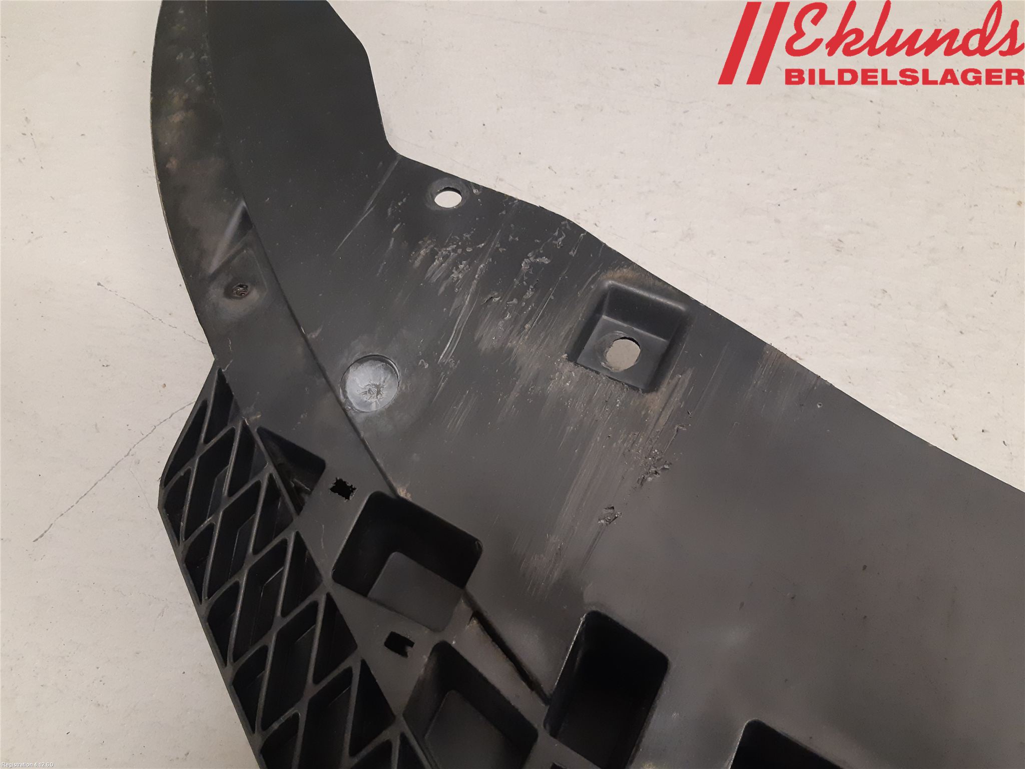 Audi A3/S3 05-13 Hasplåt Plåt-Plast