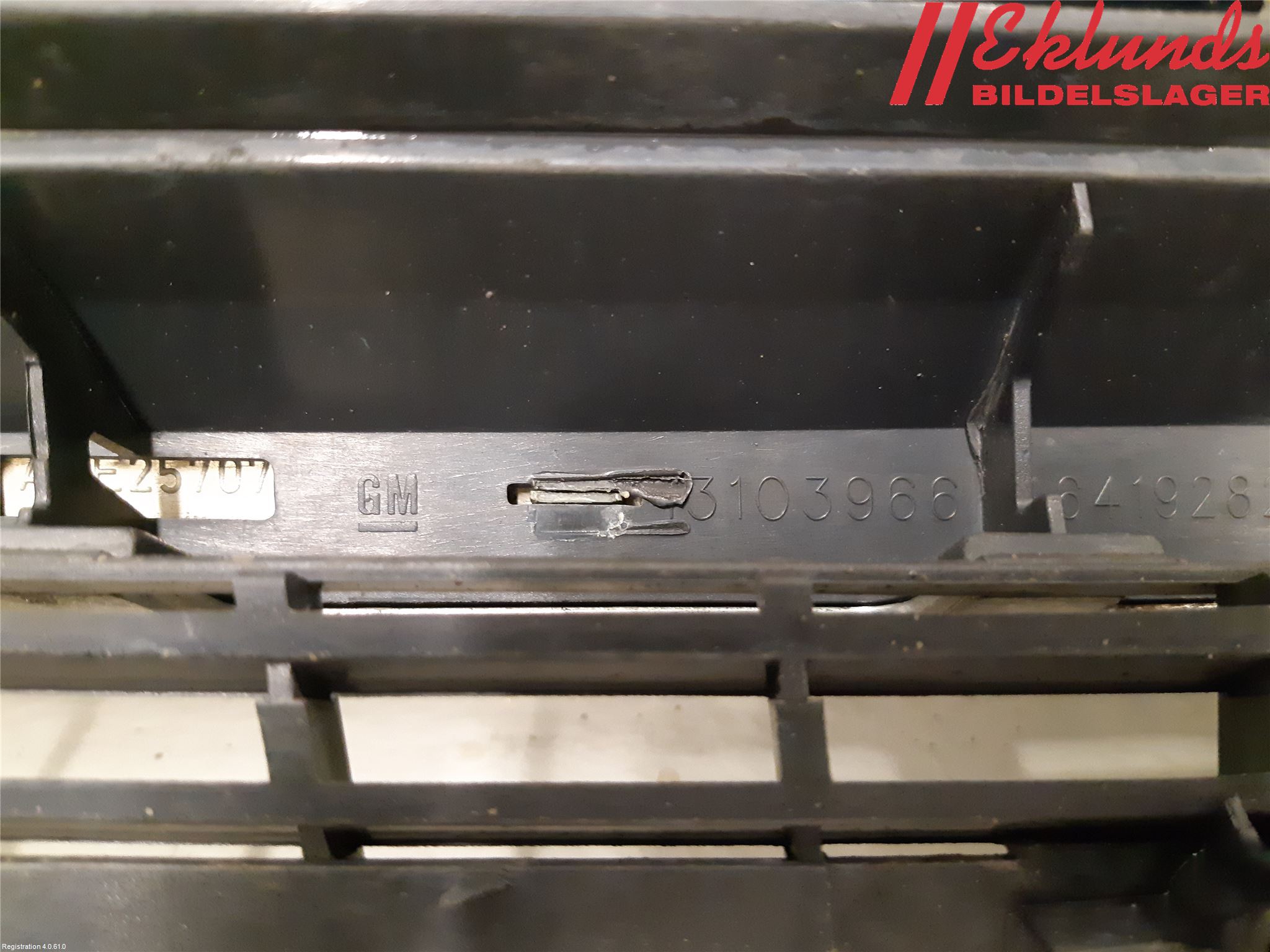 Opel VECTRA C 02-05 Grill Komp