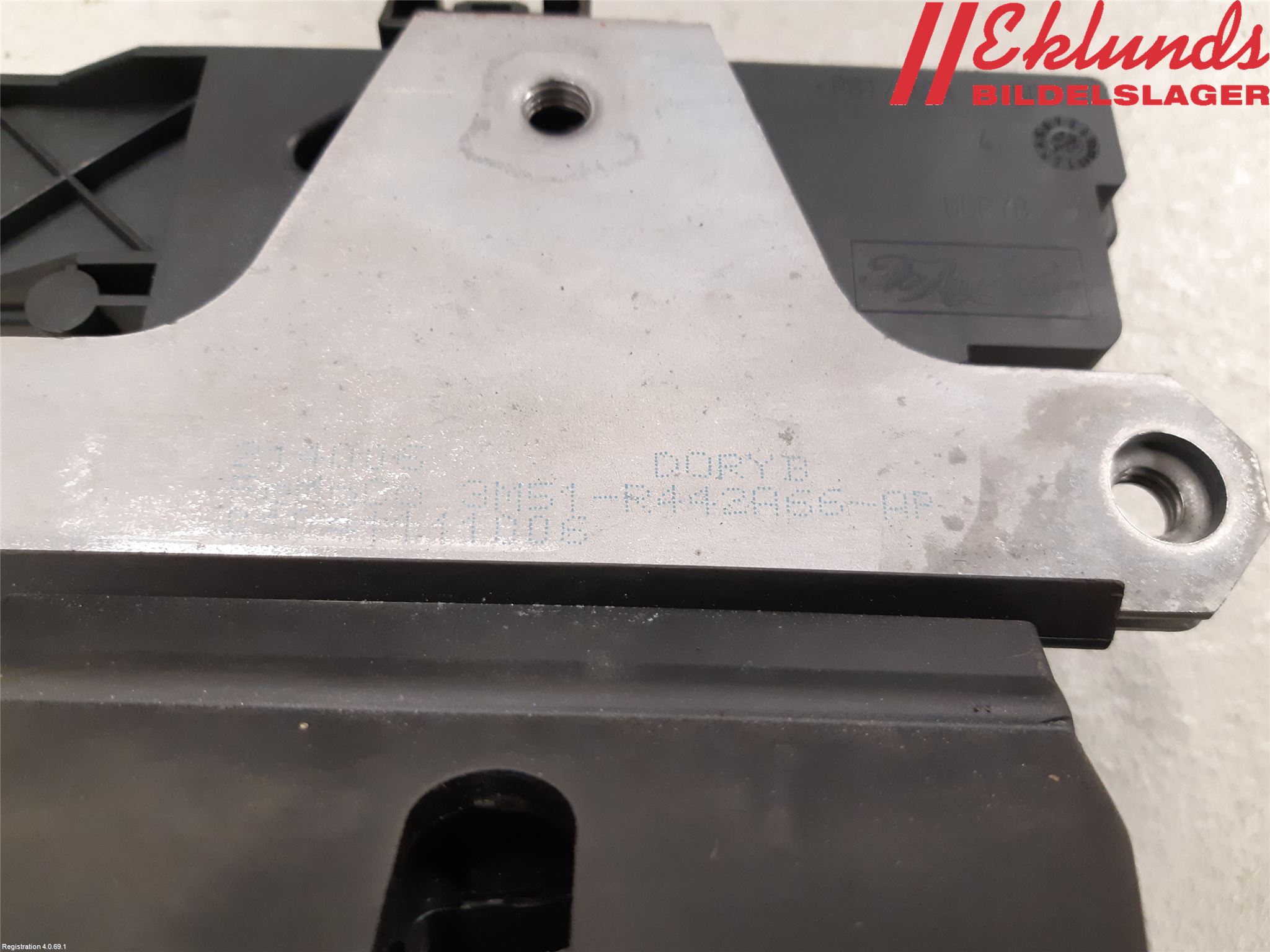 Ford FOCUS     04-07 Låskista Baklucka