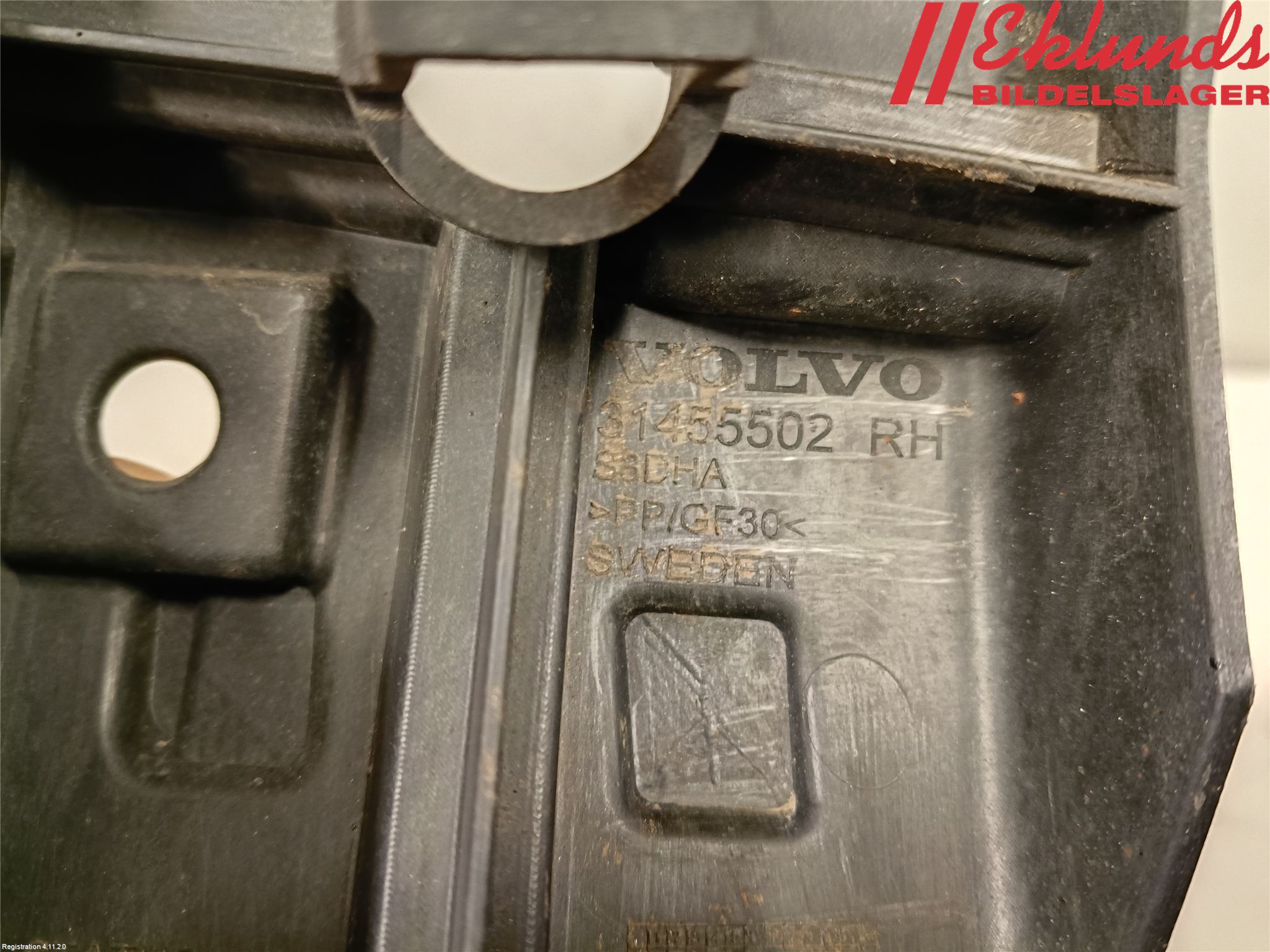 Volvo V60 19- Stötfångarfäste Bak Hö